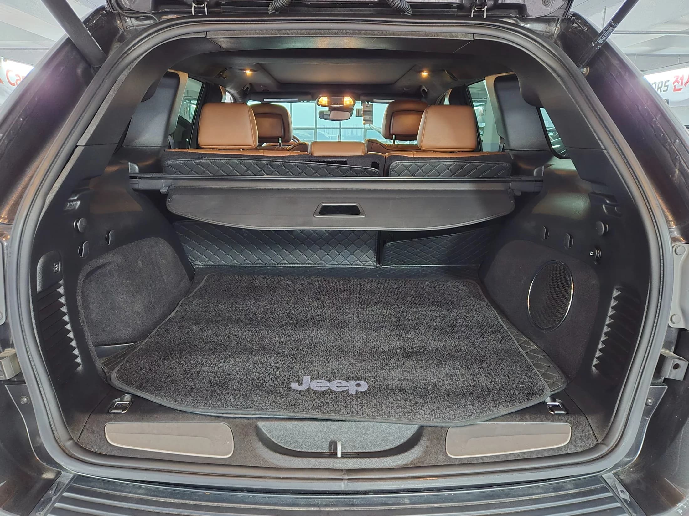 Jeep Grand Cherokee 3.6 Summit WK2, 2021 г. 91424 км. — фото 17