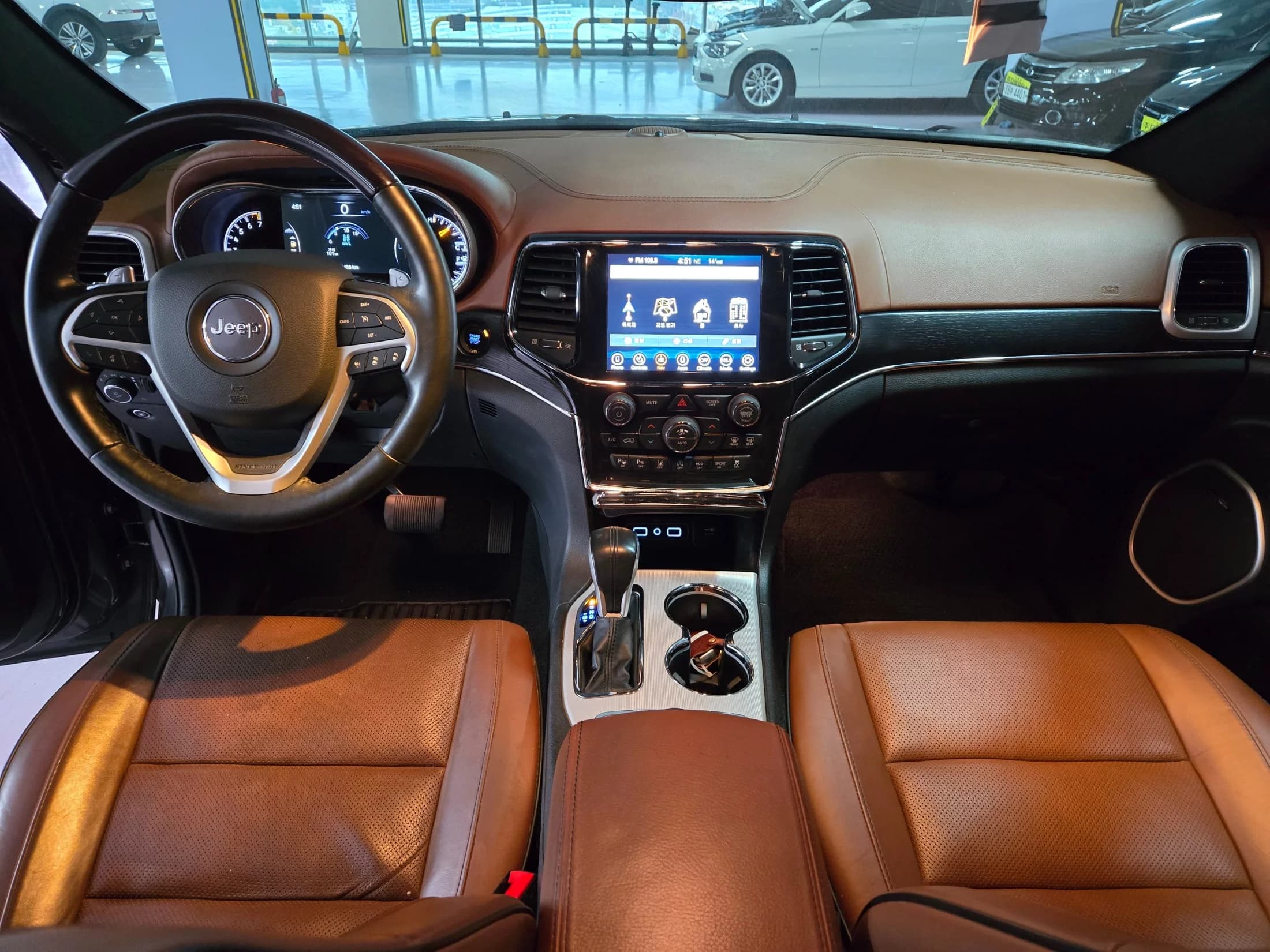 Jeep Grand Cherokee 3.6 Summit WK2, 2021 г. 91424 км. — фото 9