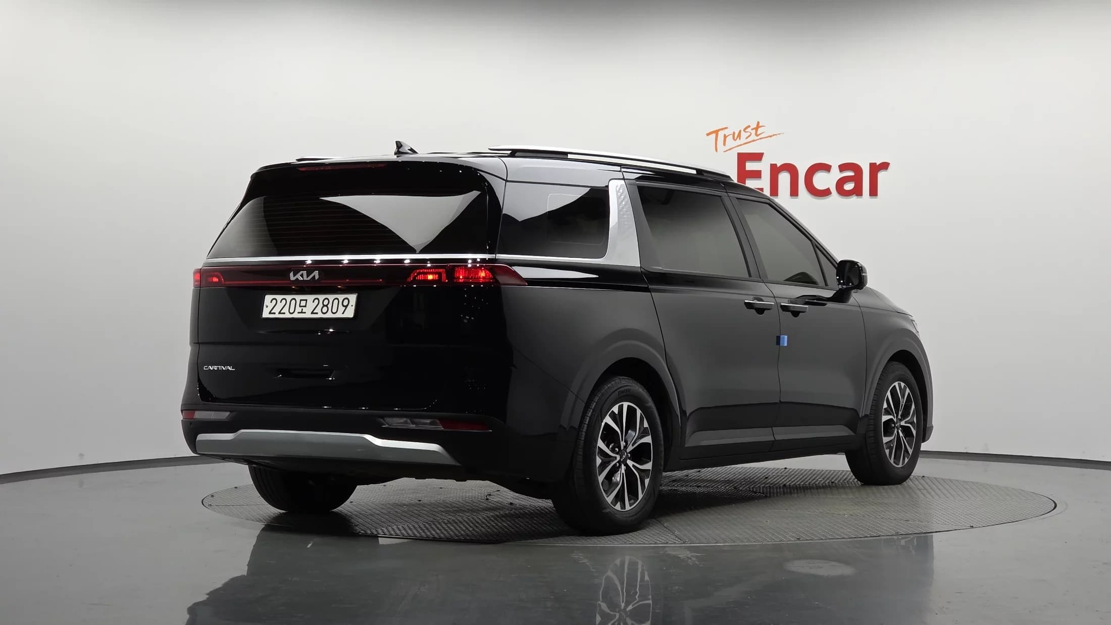 Kia Carnival 9-Seater Prestige, 2021 г. 63538 км. — фото 2