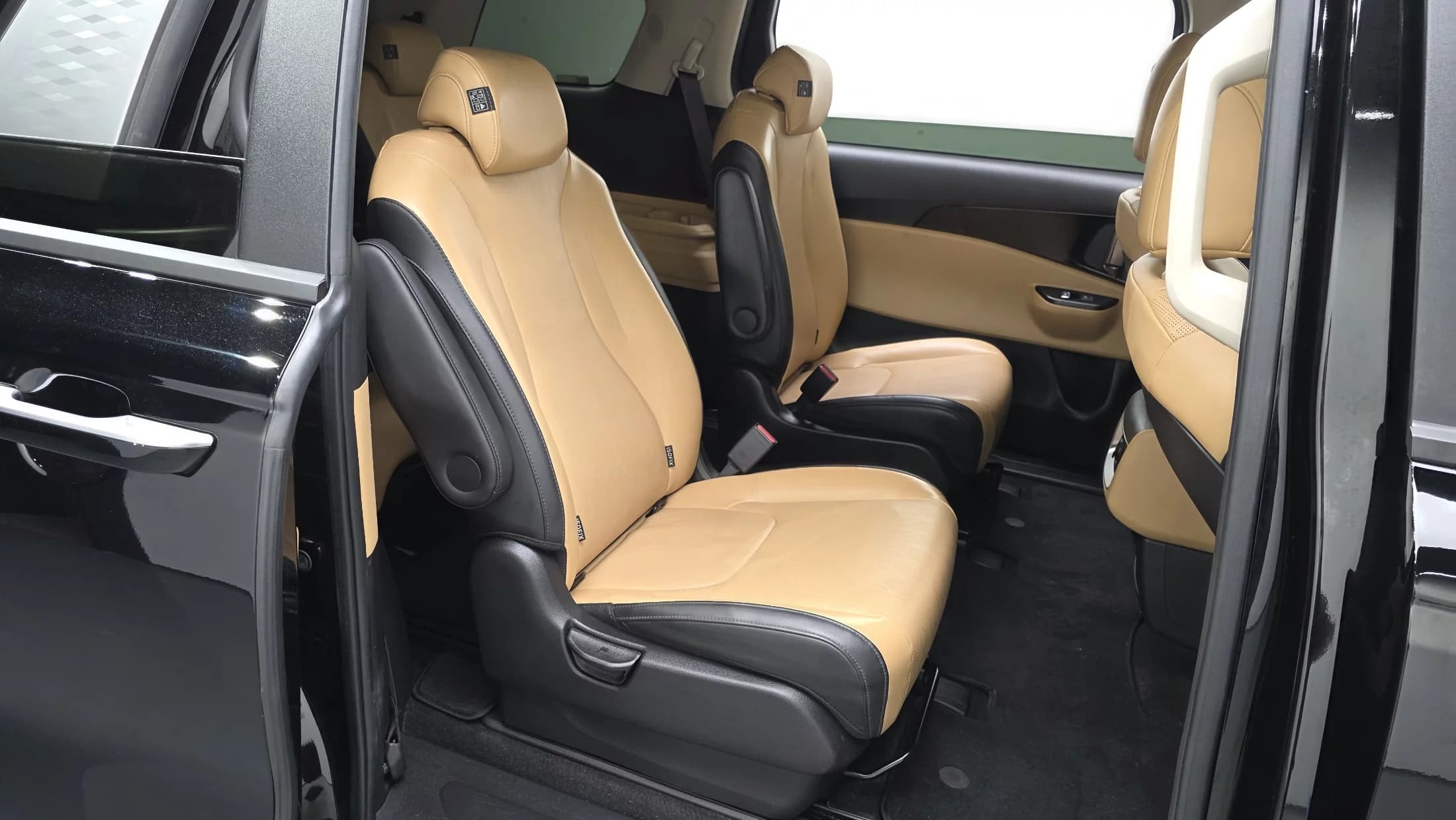 Kia Carnival 9-Seater Prestige, 2021 г. 63538 км. — фото 12