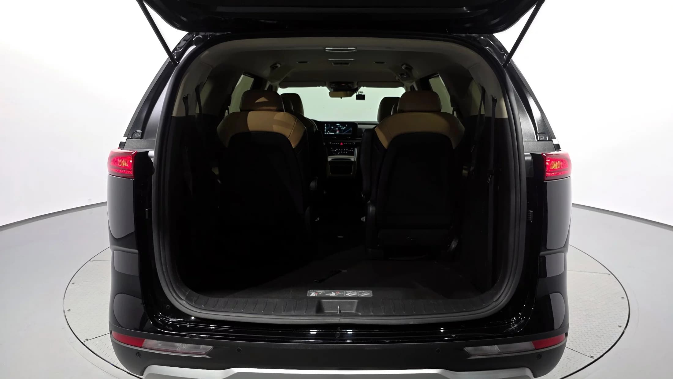 Kia Carnival 9-Seater Prestige, 2021 г. 63538 км. — фото 20