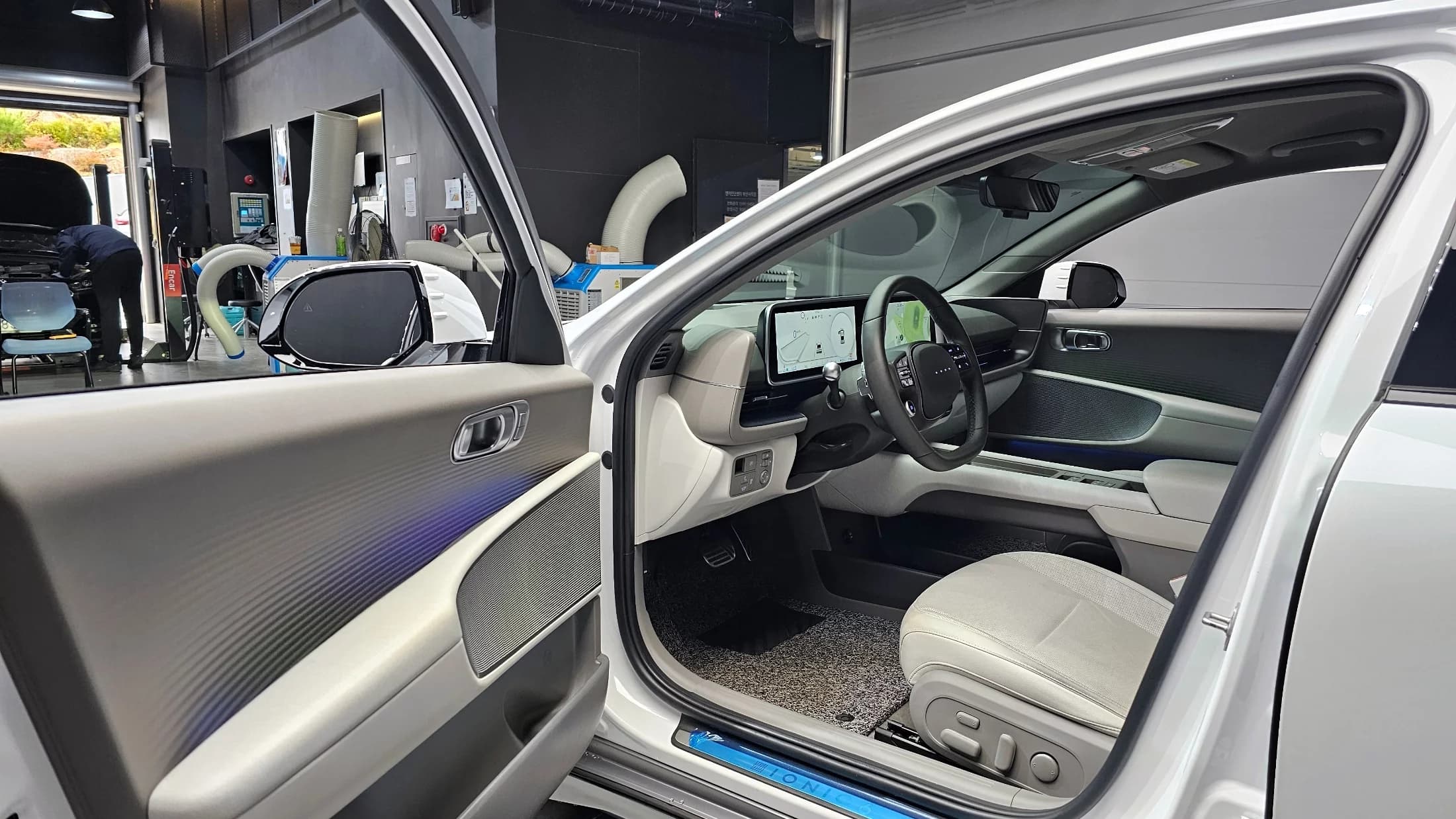 Hyundai Ioniq 6 Long Range Prestige, электромобиль, 2023 г. 21979 км. — фото 11