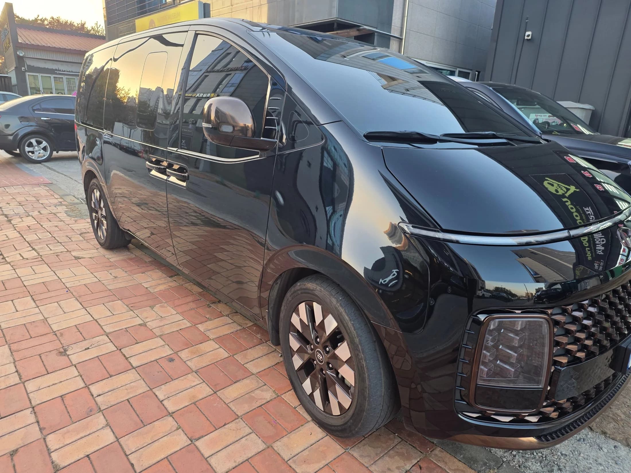 Hyundai Staria 4WD Lounge 9-Seater Inspiration, 2022 г. 54137 км. — фото 3