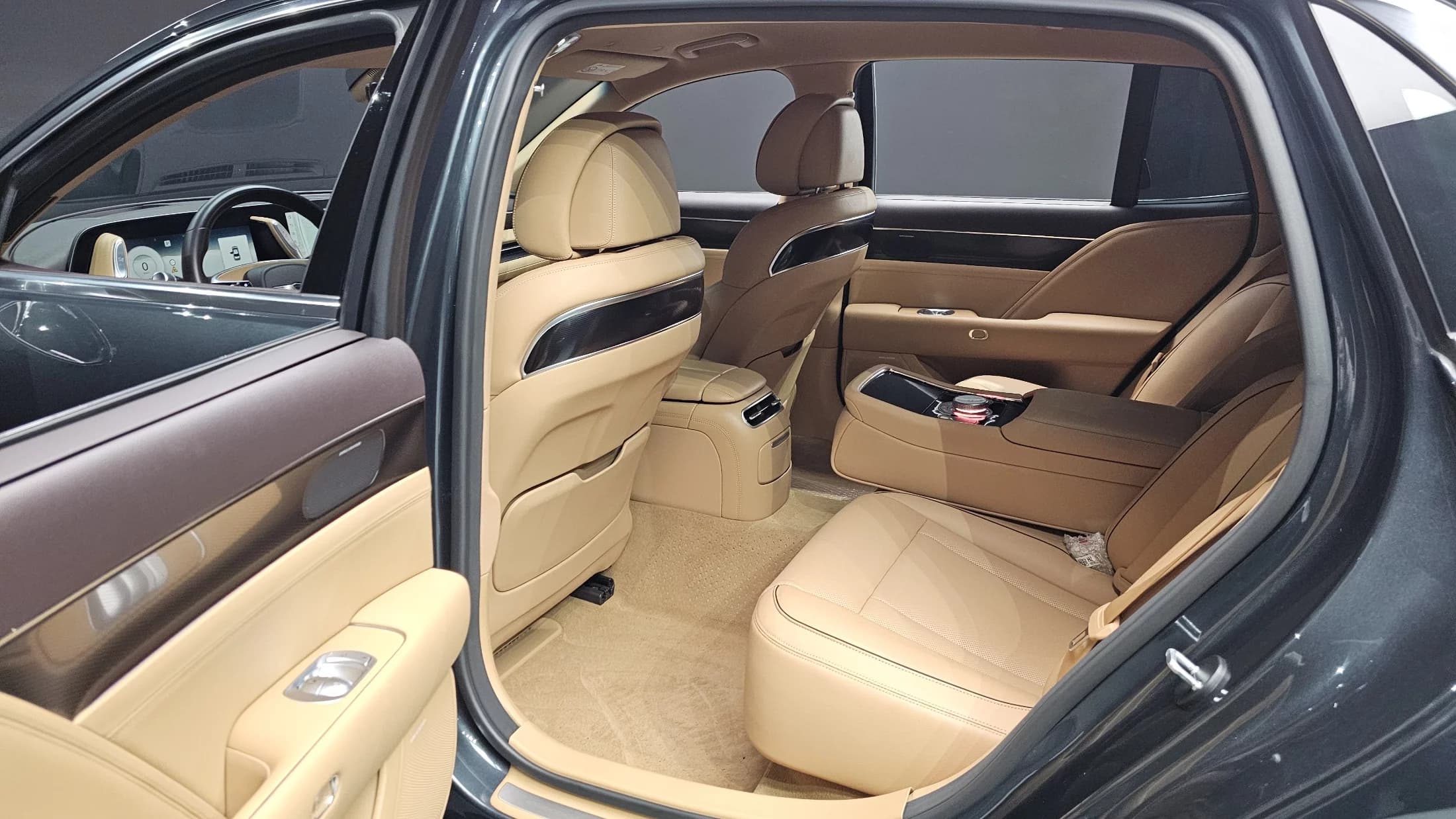 Genesis G90 Gasoline 3.5 Turbo AWD, 2022 г. 82797 км. — фото 12