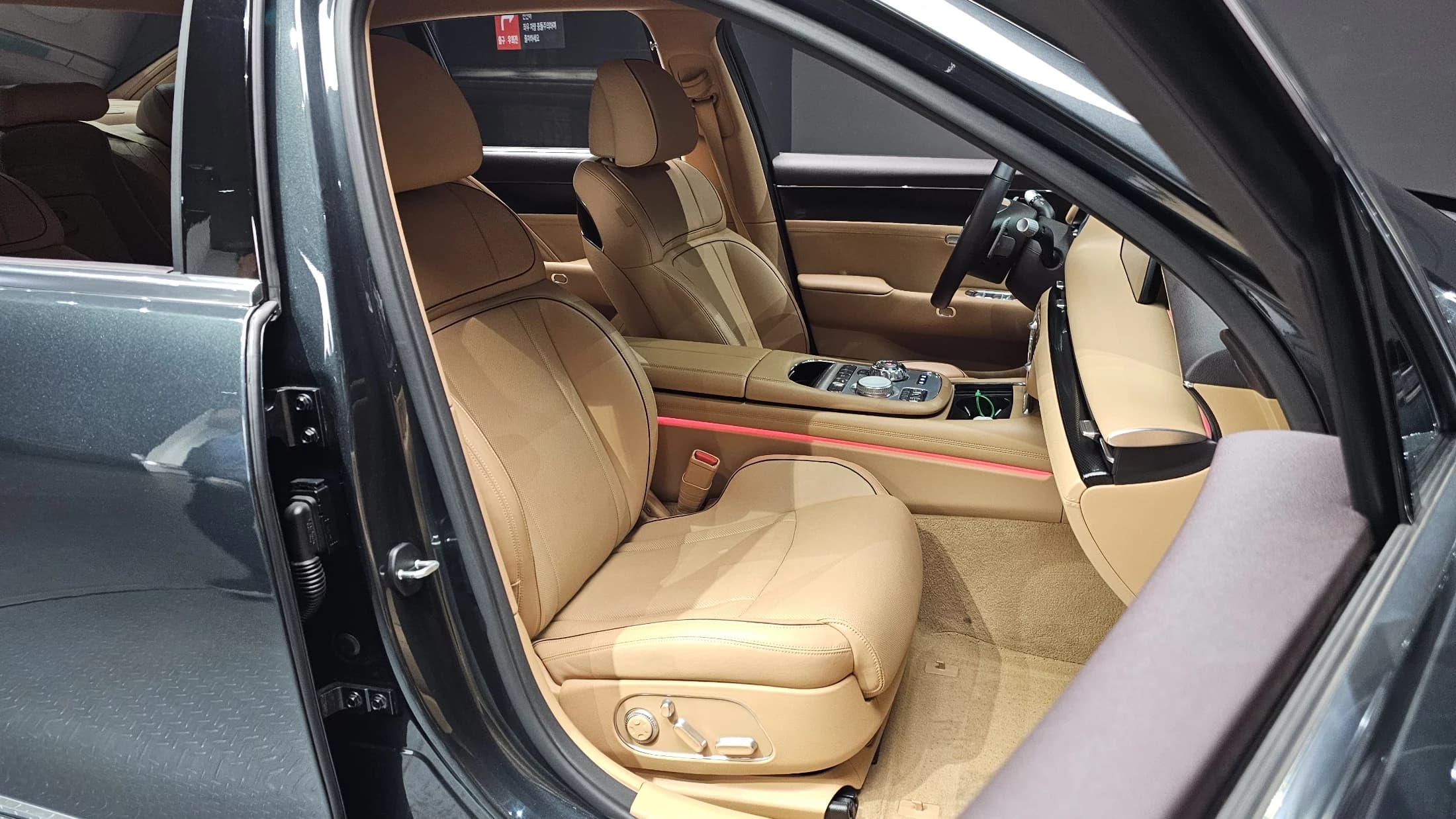Genesis G90 Gasoline 3.5 Turbo AWD, 2022 г. 82797 км. — фото 10