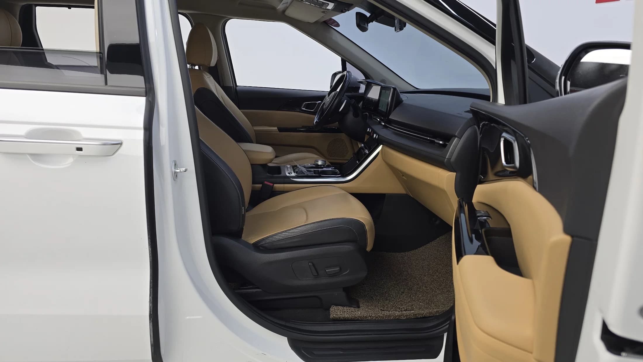 Kia Carnival 7-Seater Noblesse, 2021 г. 143035 км. — фото 11