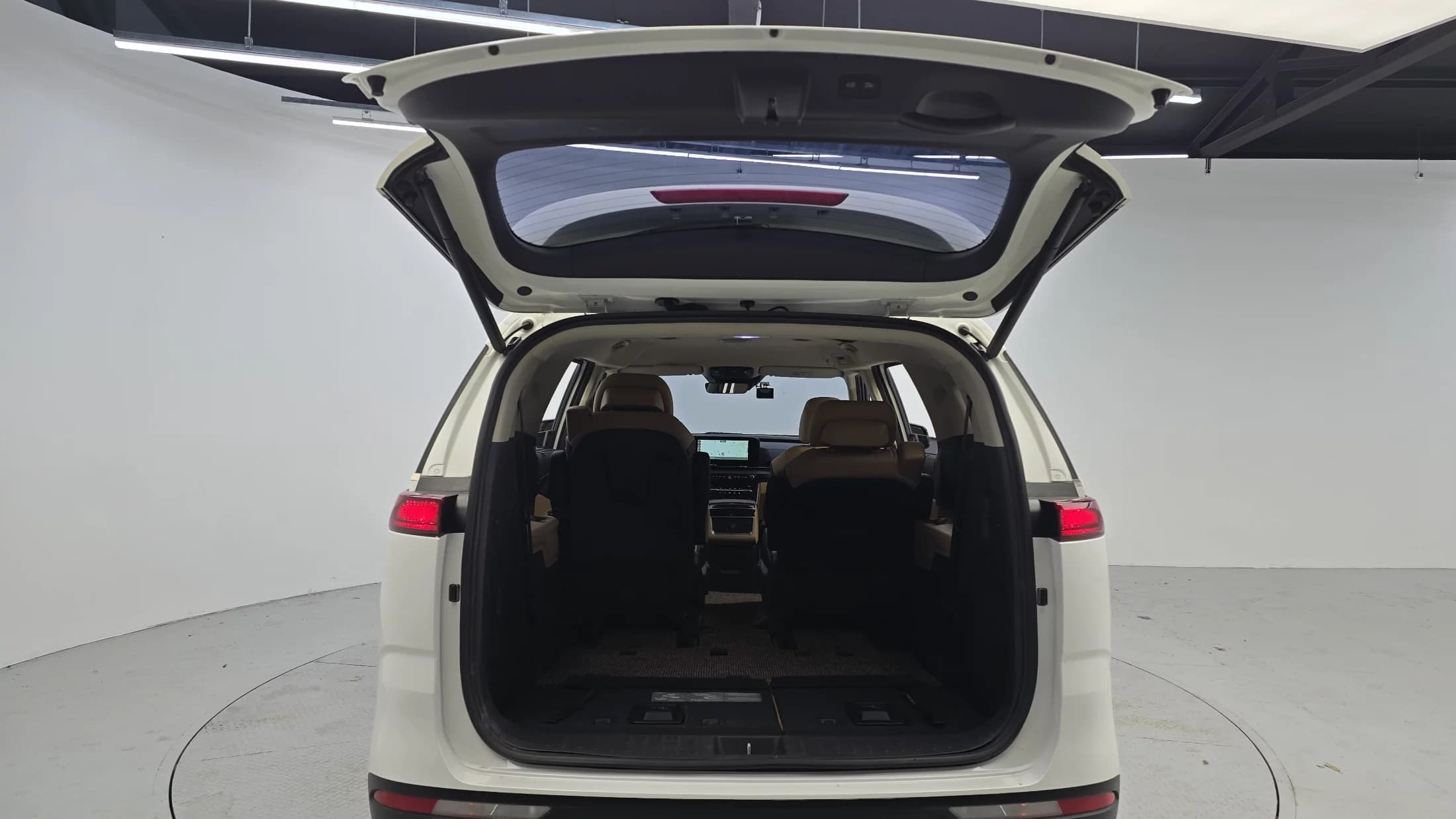 Kia Carnival 7-Seater Noblesse, 2021 г. 143035 км. — фото 20