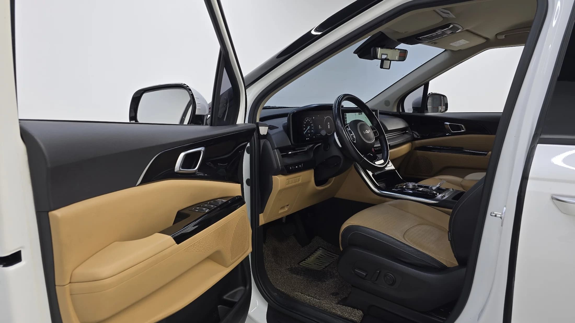 Kia Carnival 7-Seater Noblesse, 2021 г. 143035 км. — фото 10