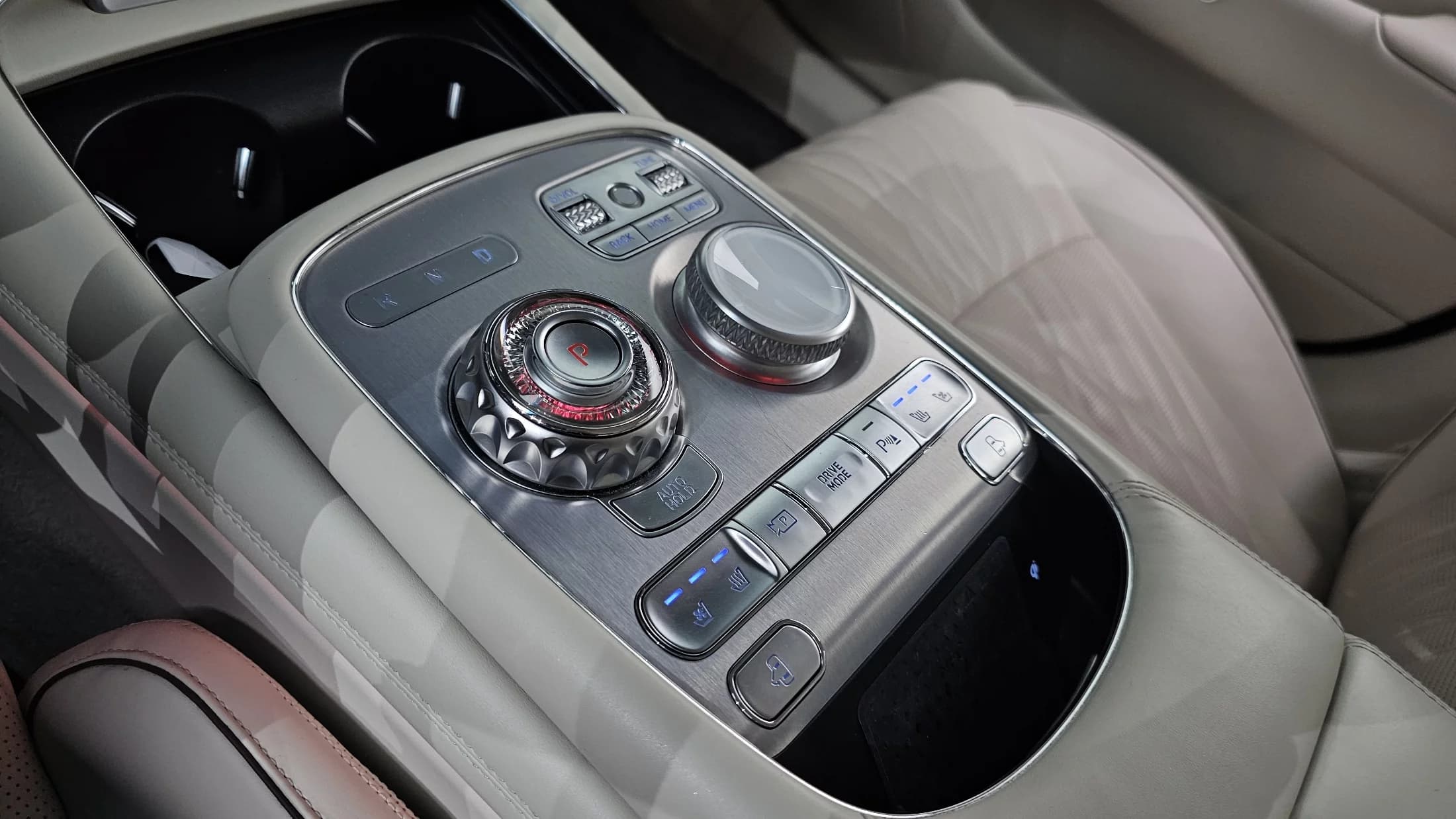Genesis G90 Gasoline 3.5 Turbo AWD, 2022 г. 74723 км. — фото 9