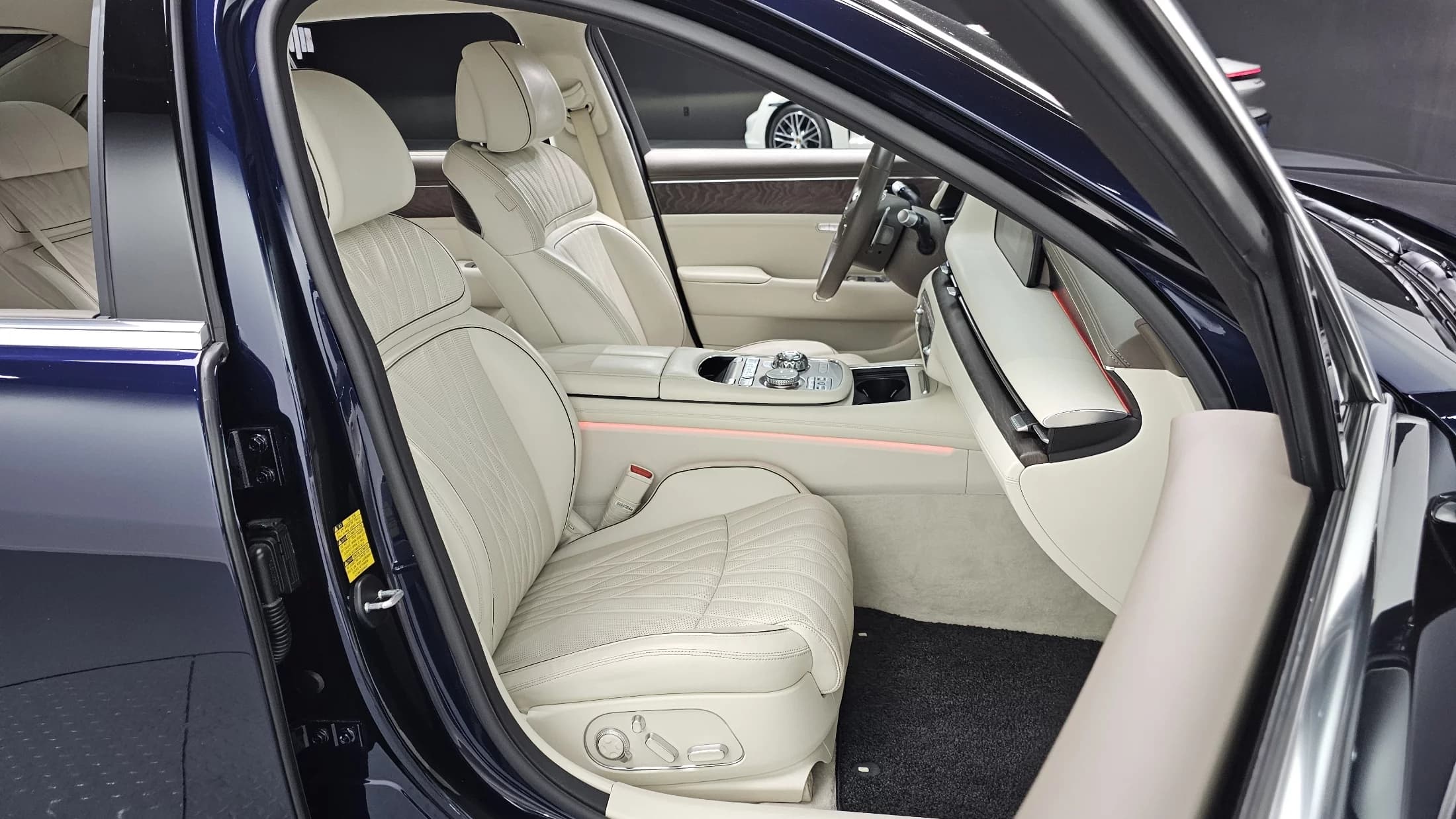 Genesis G90 Gasoline 3.5 Turbo AWD, 2022 г. 74723 км. — фото 10