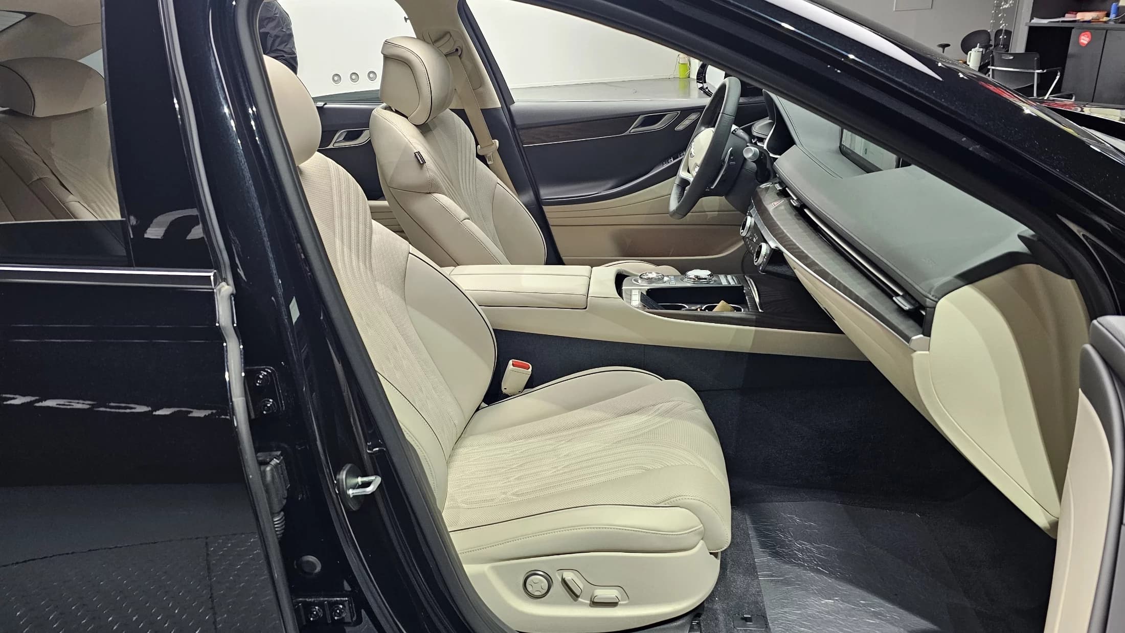 Genesis G80 Gasoline 2.5 Turbo AWD, 2023 г. 28148 км. — фото 10