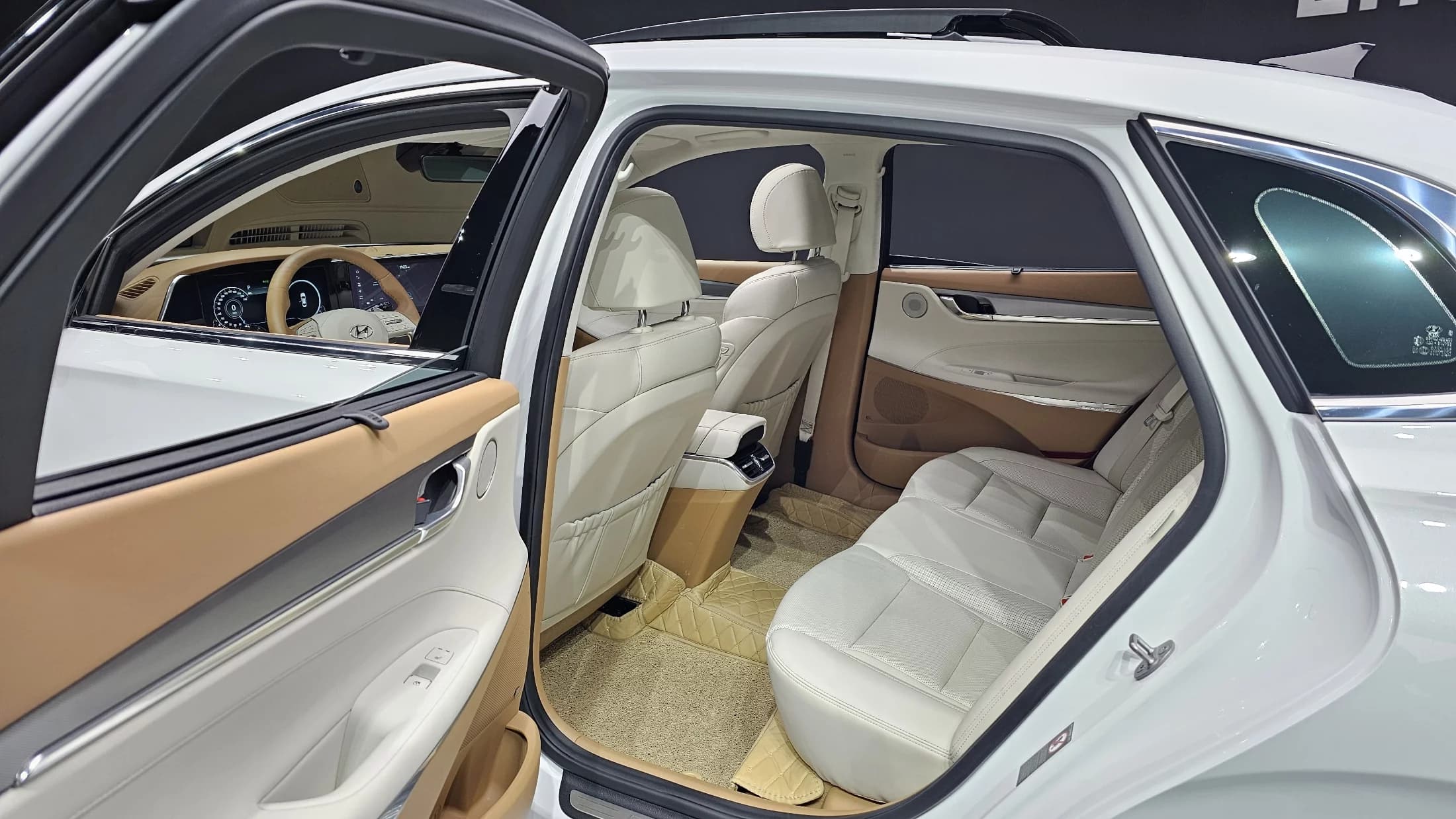 Hyundai Grandeur 3.0 LPi Exclusive, 2022 г. 33484 км. — фото 12