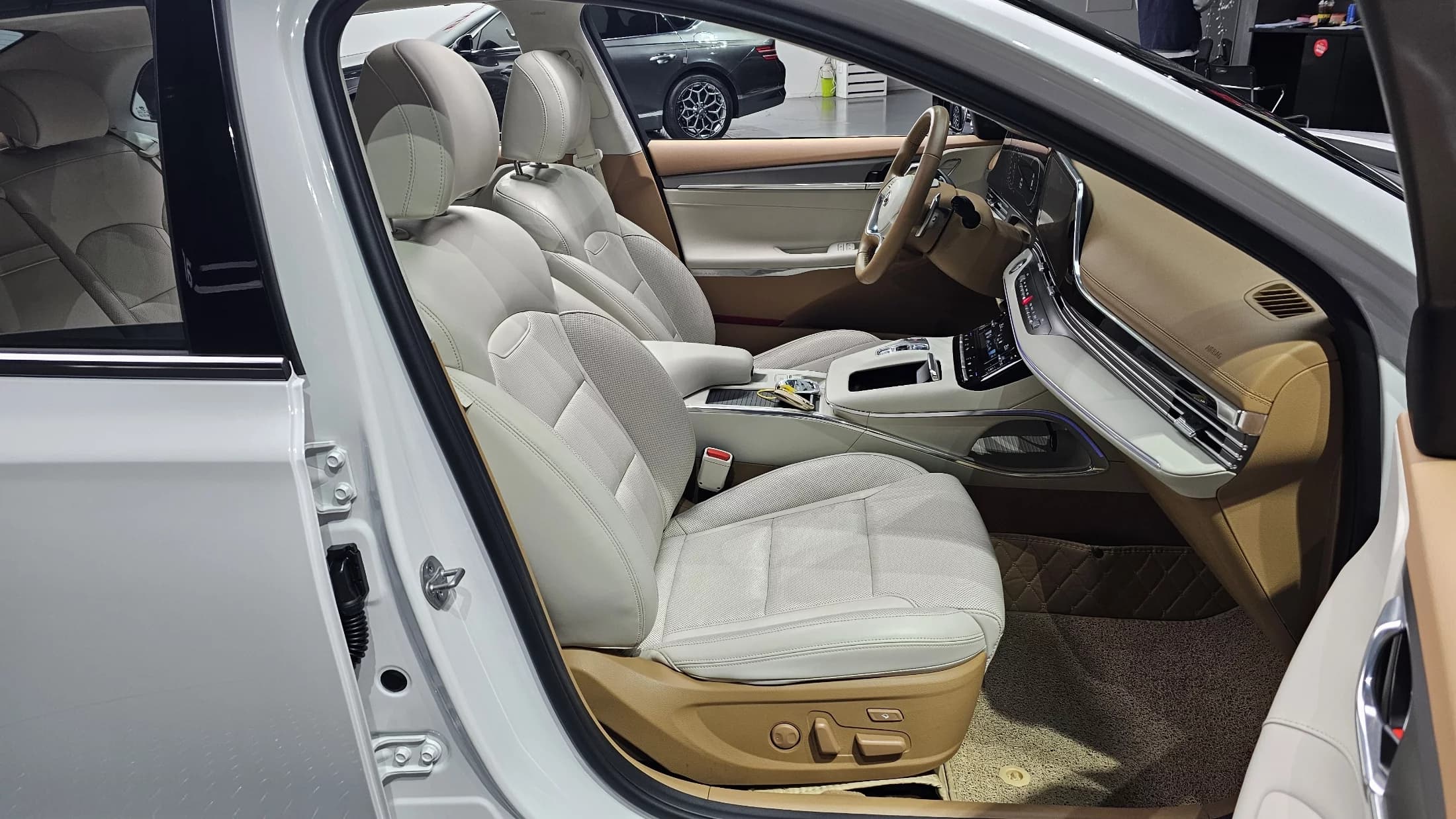 Hyundai Grandeur 3.0 LPi Exclusive, 2022 г. 33484 км. — фото 10