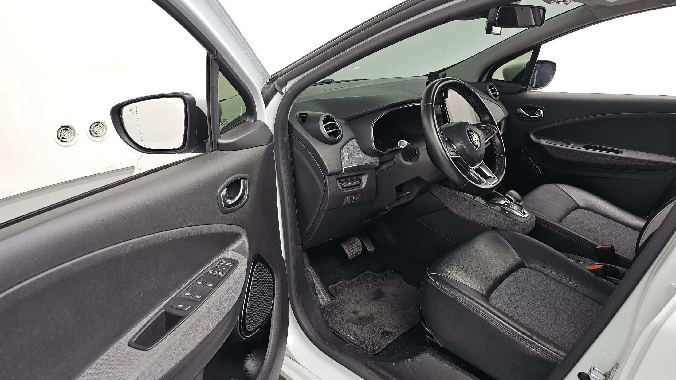 Renault Zoe Intens Eco, электромобиль, 2021 г. 62660 км. — фото 10