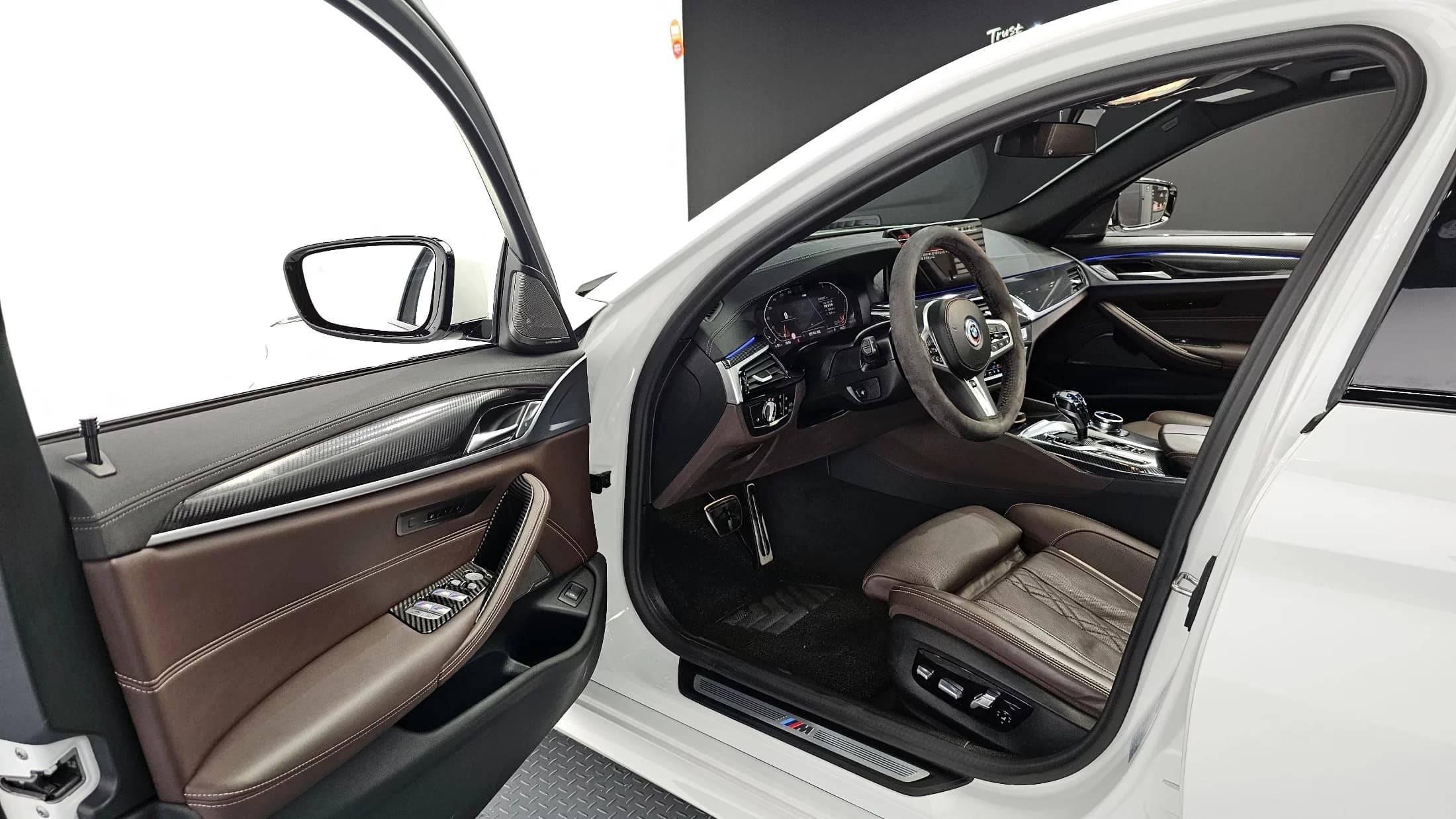 BMW 5-Series 530i M Sport Package, 2023 г. 61378 км. — фото 11
