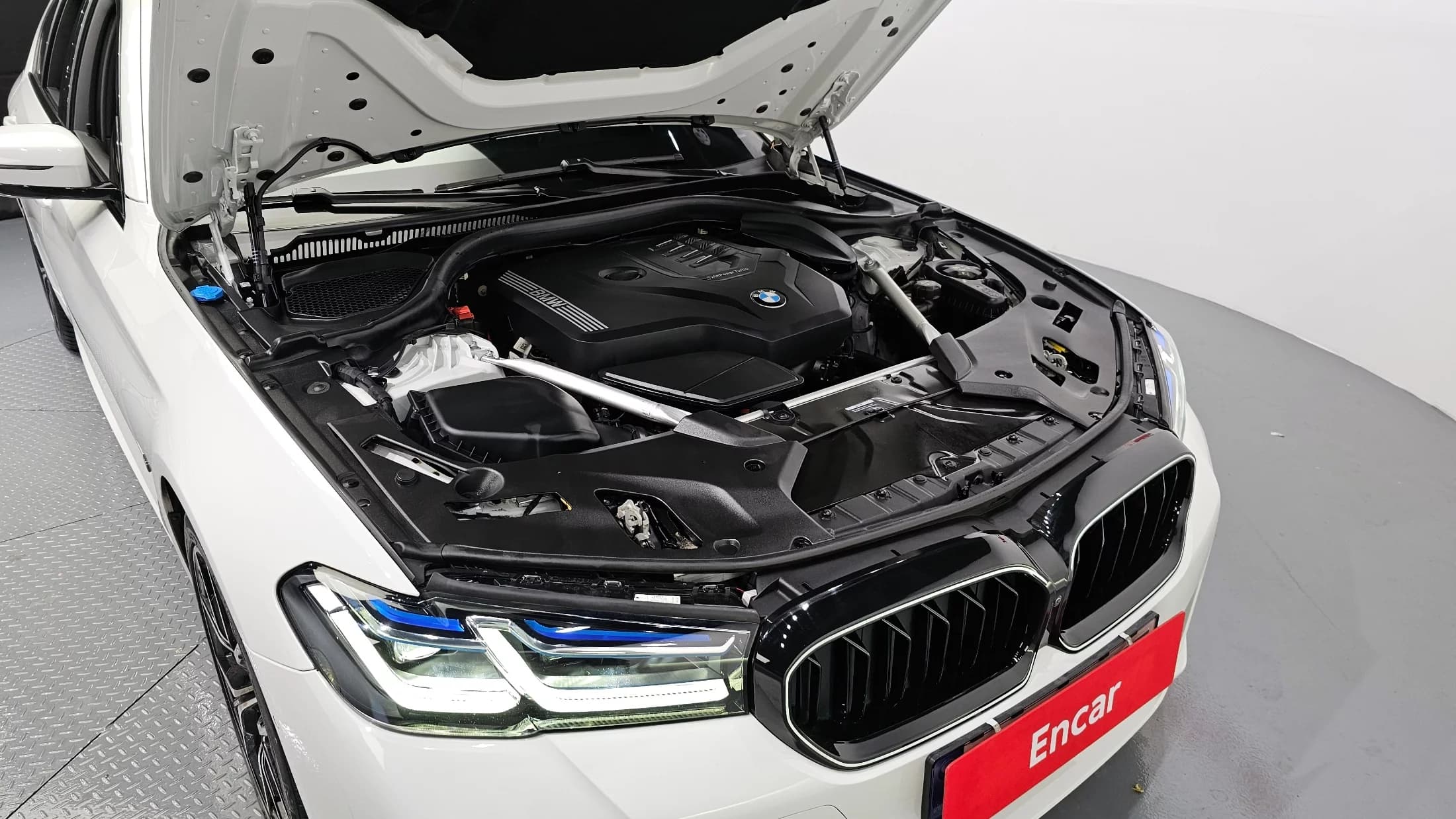 BMW 5-Series 530i M Sport Package, 2023 г. 61378 км. — фото 6