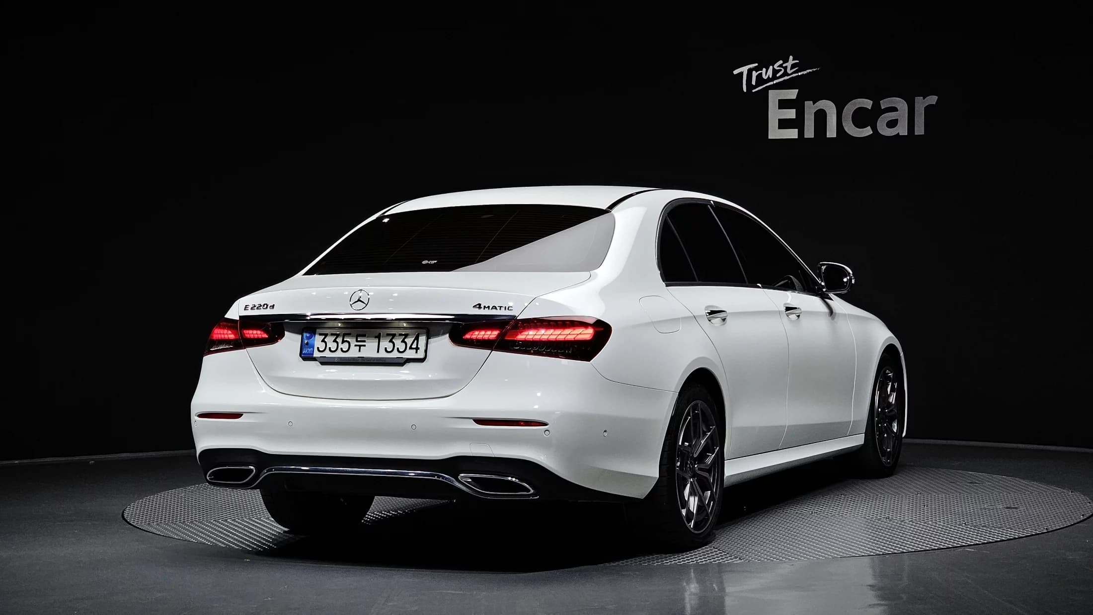 Mercedes-Benz E-Class E220d 4MATIC AMG Line, 2022 г. 54099 км. — фото 2