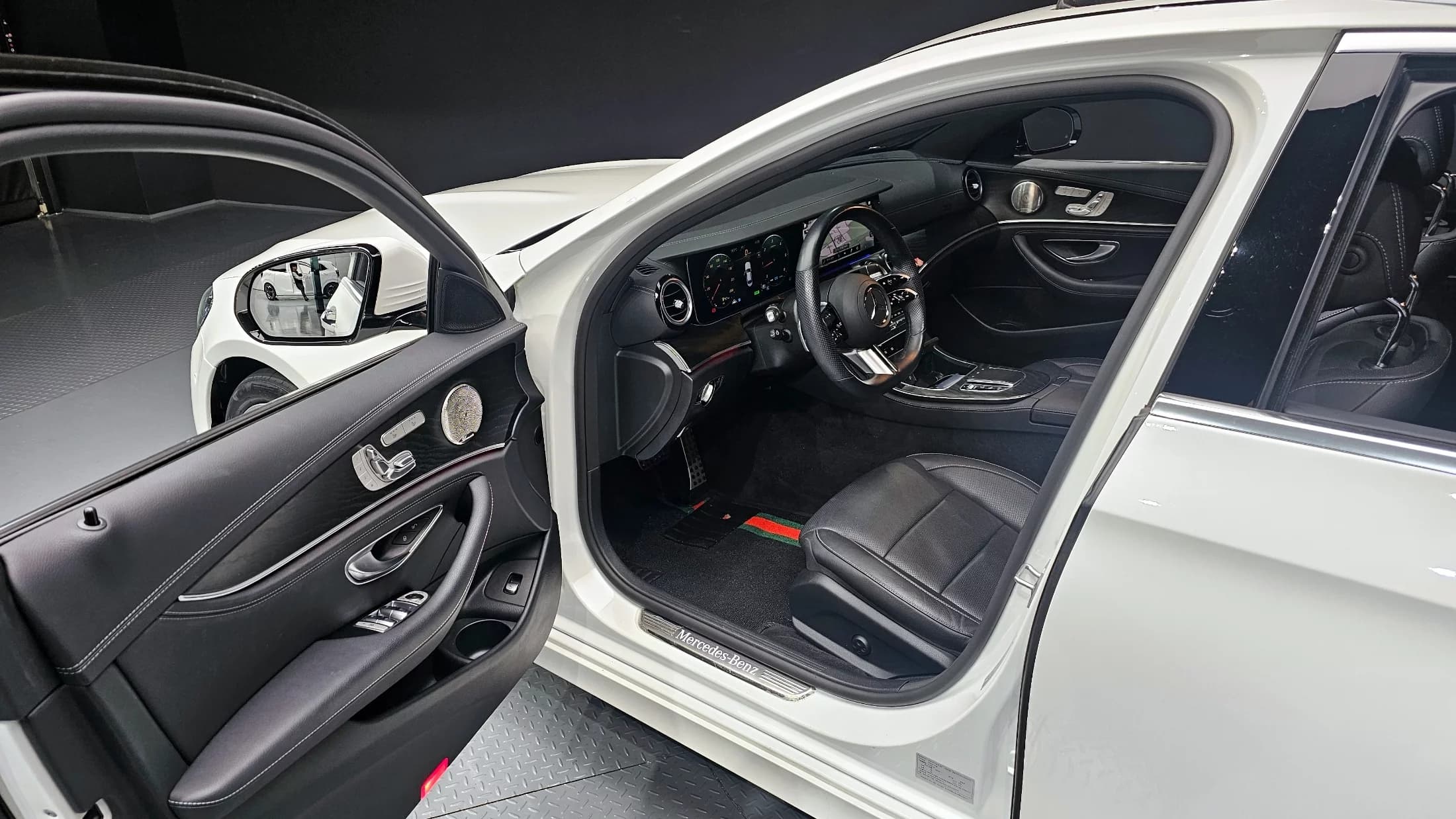 Mercedes-Benz E-Class E220d 4MATIC AMG Line, 2022 г. 54099 км. — фото 11
