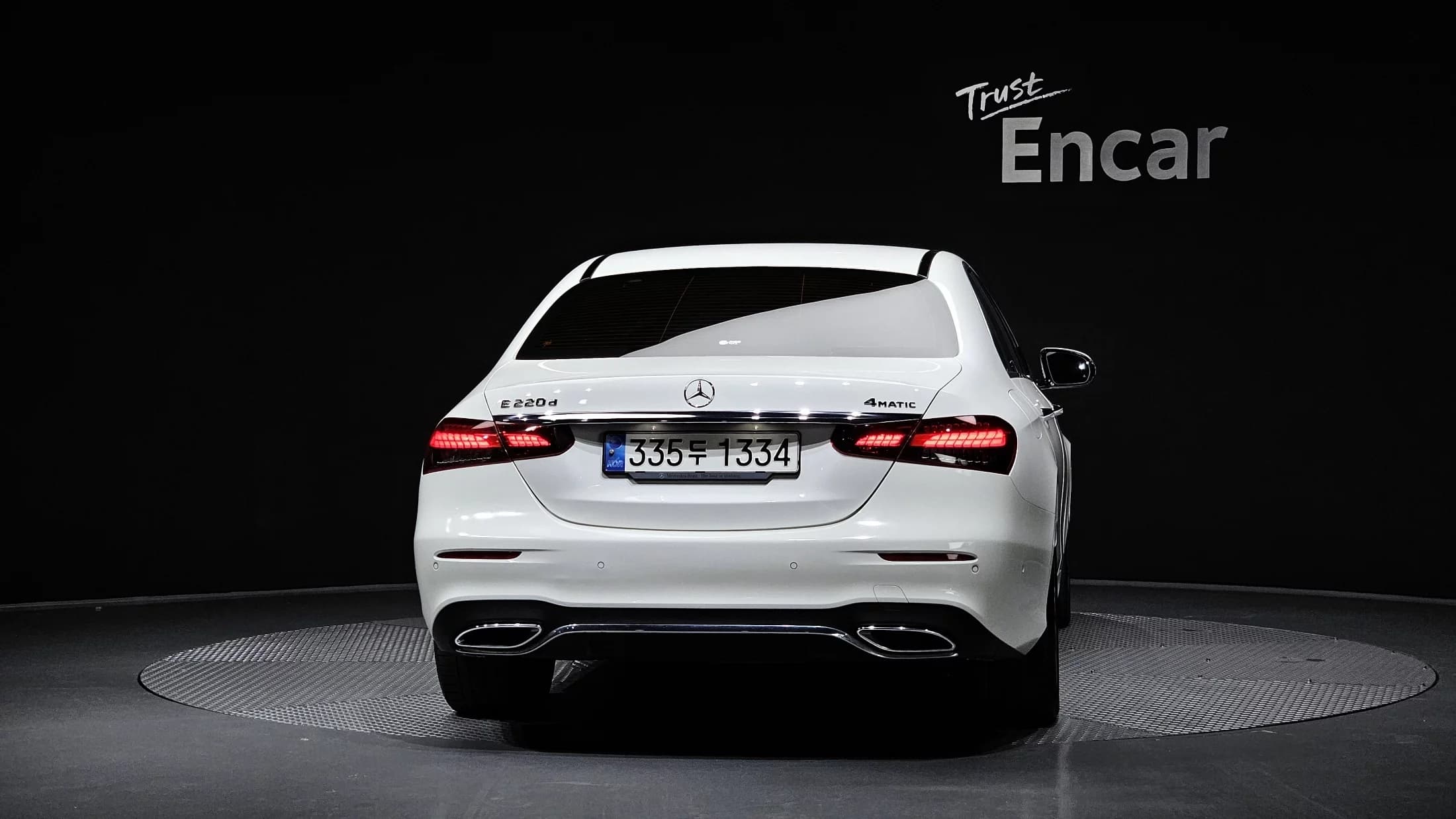 Mercedes-Benz E-Class E220d 4MATIC AMG Line, 2022 г. 54099 км. — фото 4