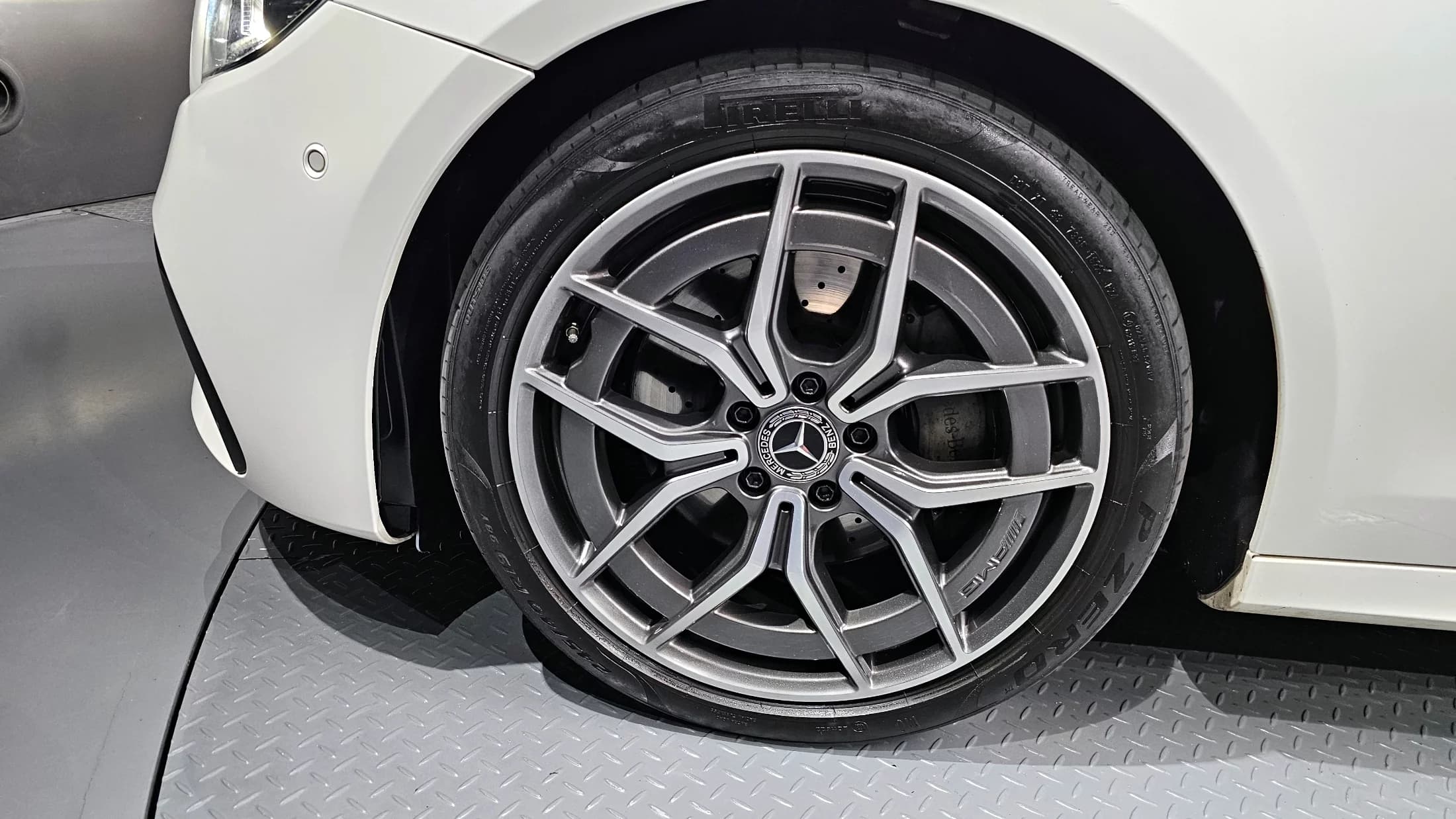 Mercedes-Benz E-Class E220d 4MATIC AMG Line, 2022 г. 54099 км. — фото 5