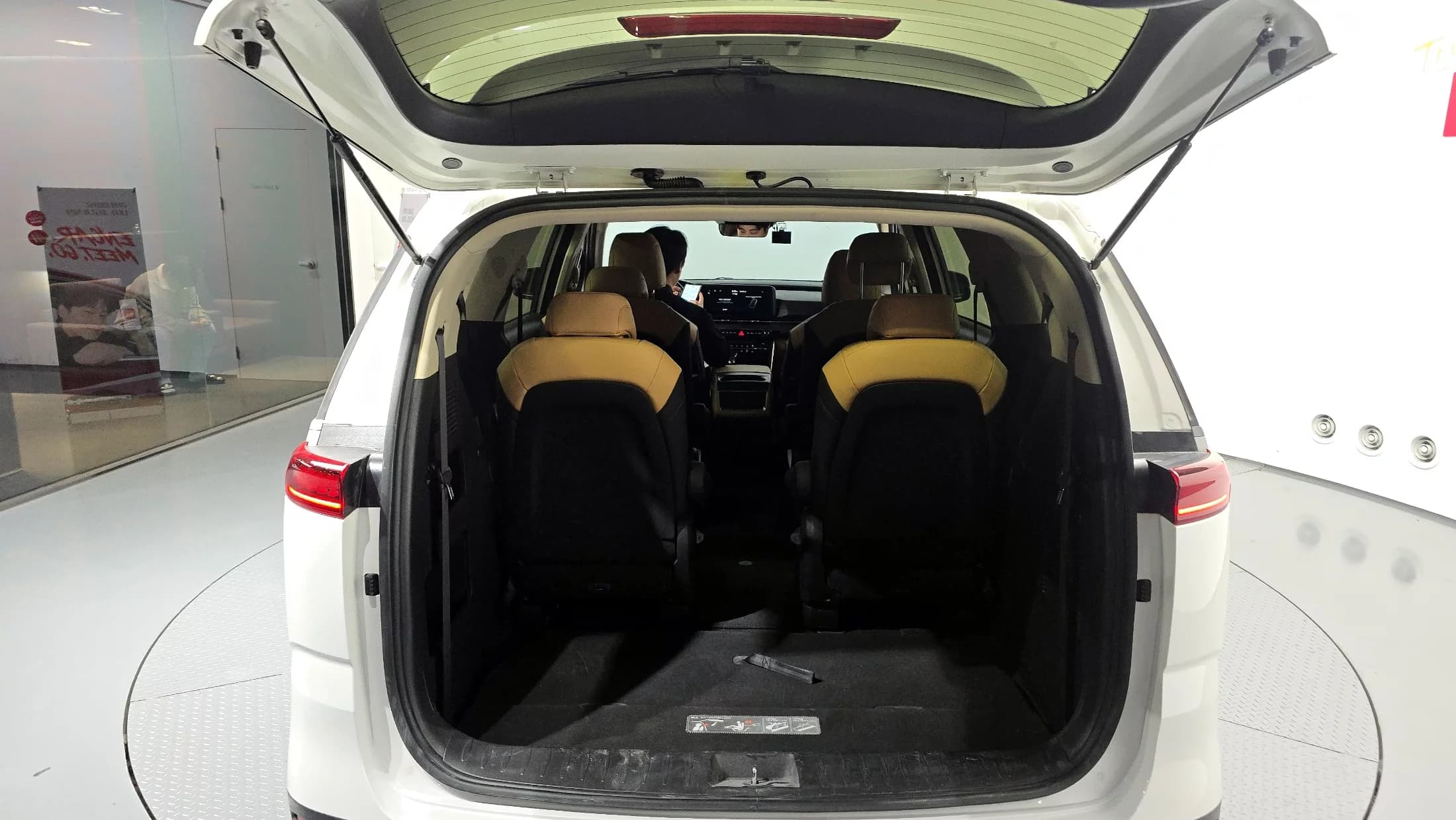 Kia Carnival 9-Seater Prestige, 2021 г. 91826 км. — фото 20