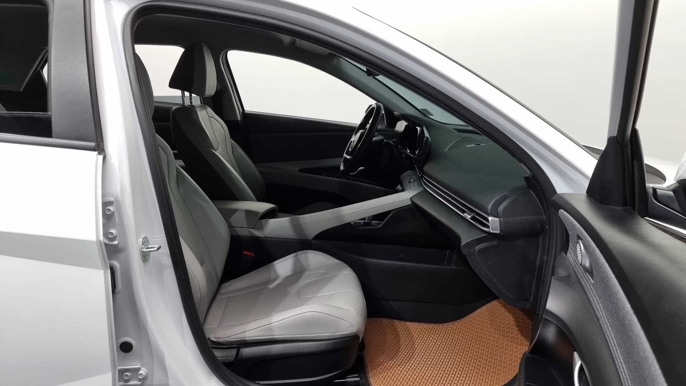 Hyundai AVANTE (Хендай Элантра) Modern, гибрид, 2023 г. 64830 км. — фото 11