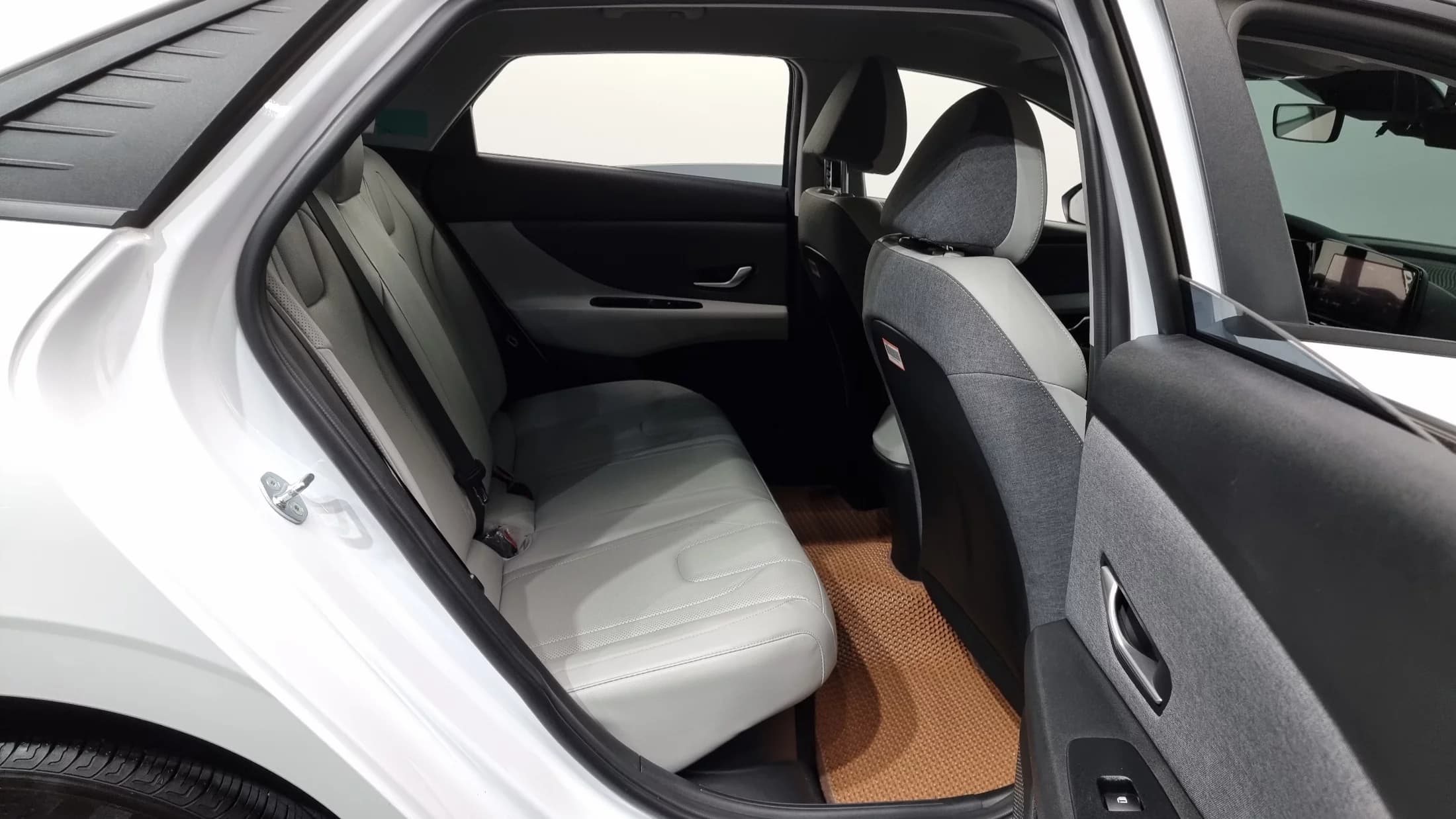 Hyundai AVANTE (Хендай Элантра) Modern, гибрид, 2023 г. 64830 км. — фото 12