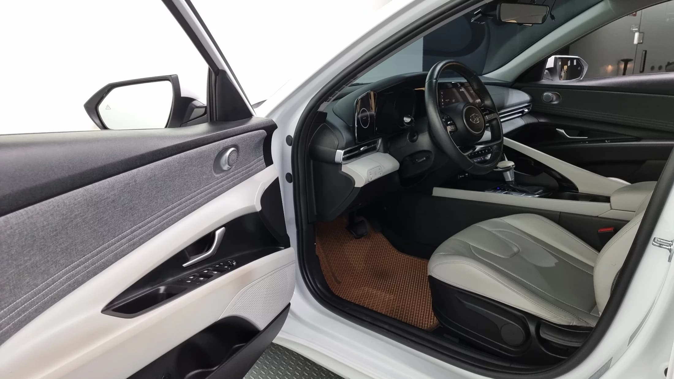 Hyundai AVANTE (Хендай Элантра) Modern, гибрид, 2023 г. 64830 км. — фото 10