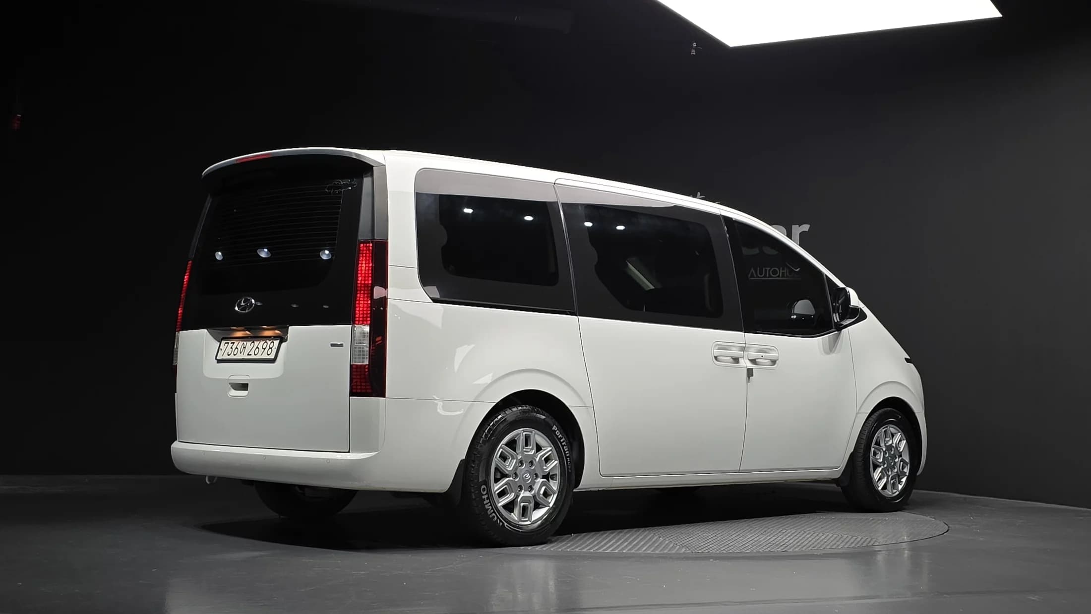 Hyundai Staria 4WD Tourer 11-Seater Modern, 2022 г. 71479 км. — фото 2