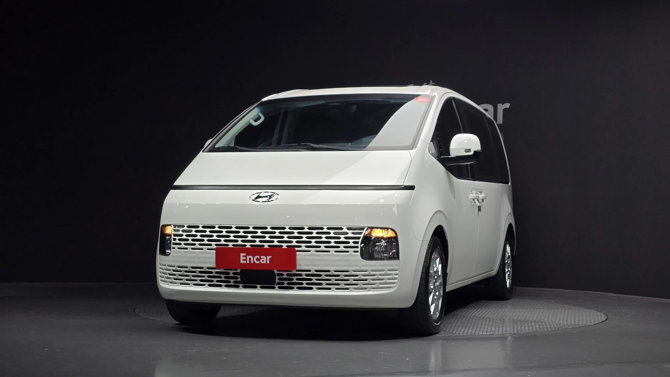 Hyundai Staria 4WD Tourer 11-Seater Modern, 2022 г. 71479 км. — фото 3