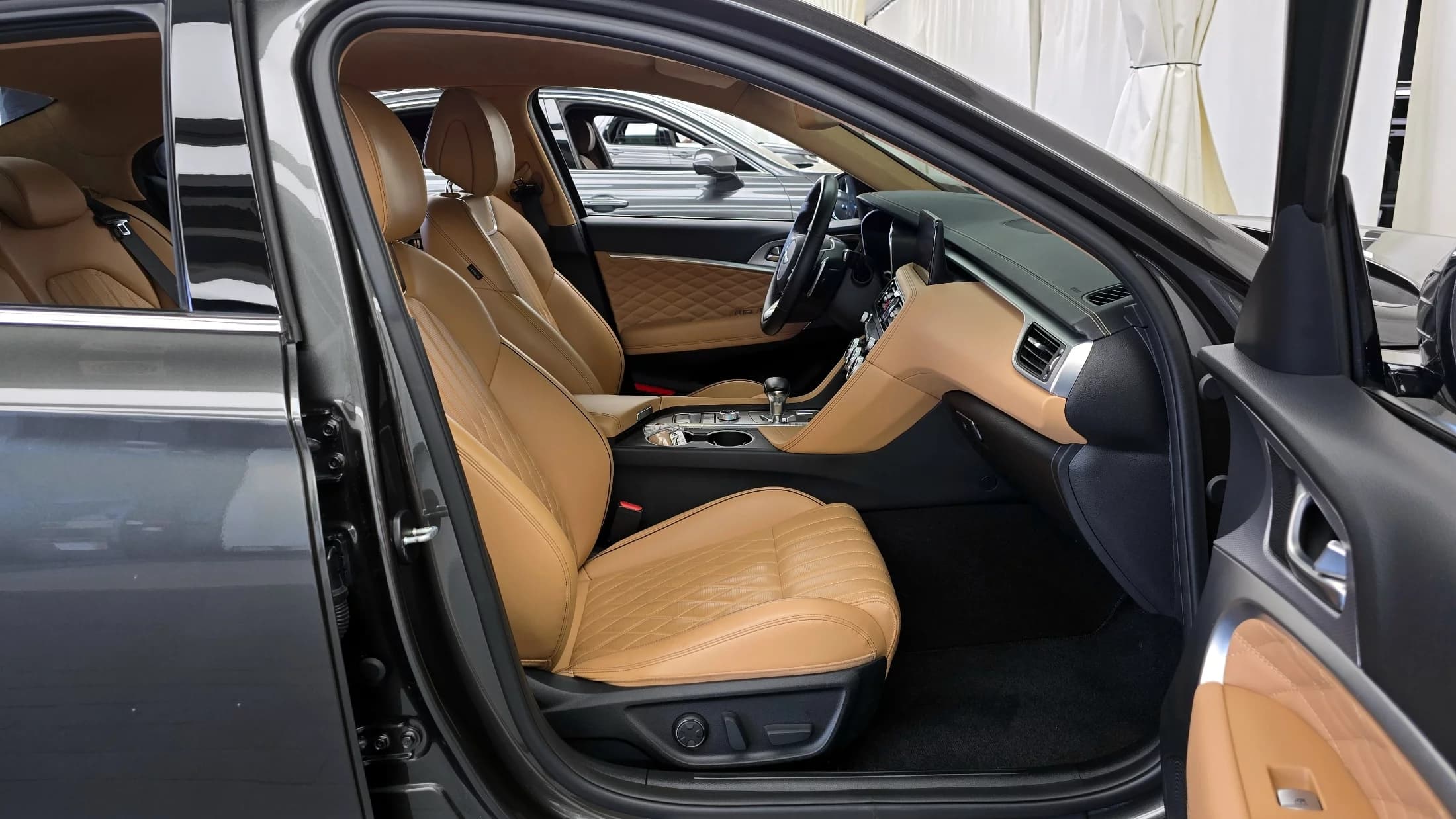 Genesis G70 Gasoline 2.0T 4WD, 2022 г. 65405 км. — фото 22
