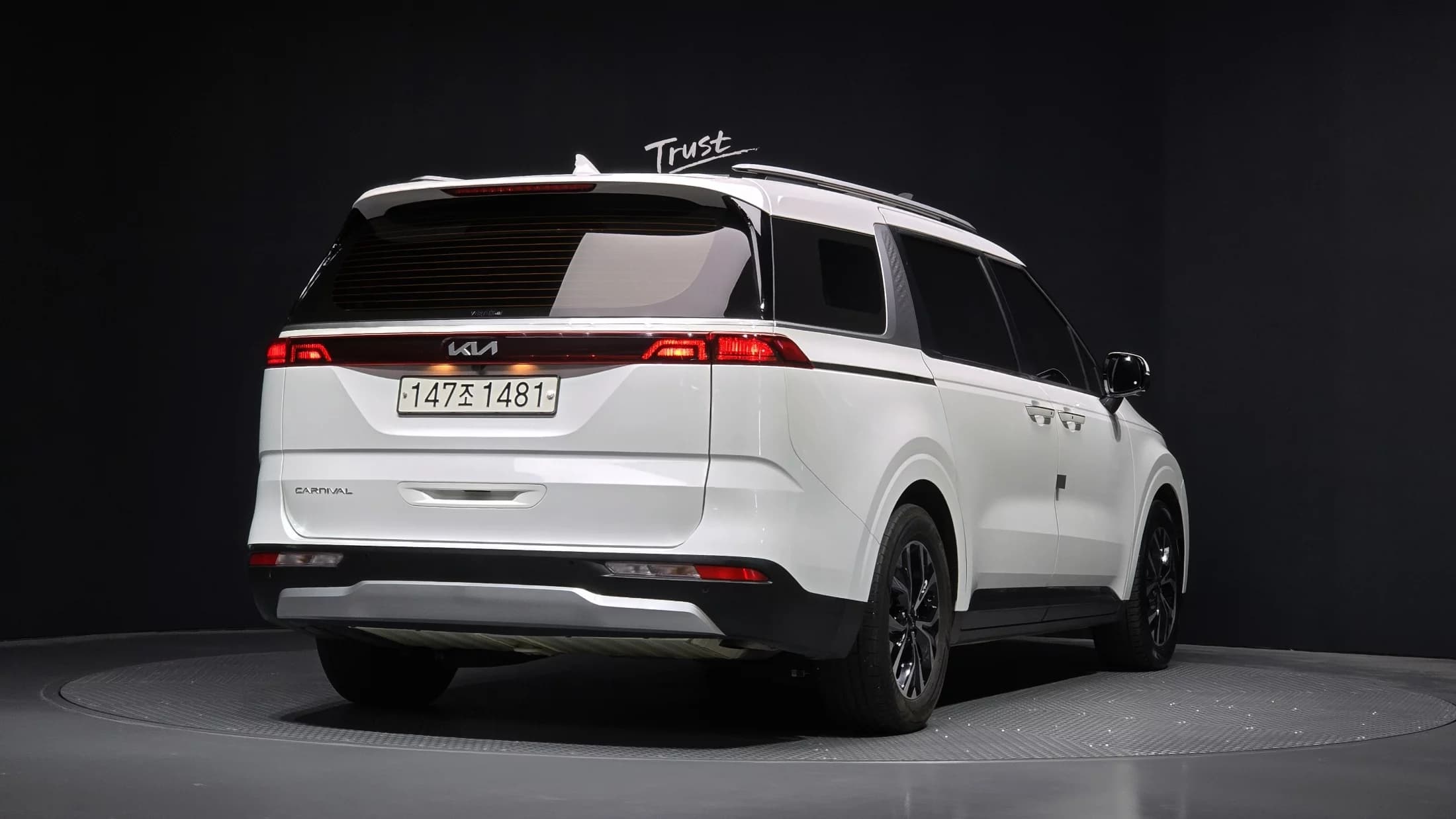 Kia Carnival 9-Seater Prestige, 2021 г. 78468 км. — фото 2