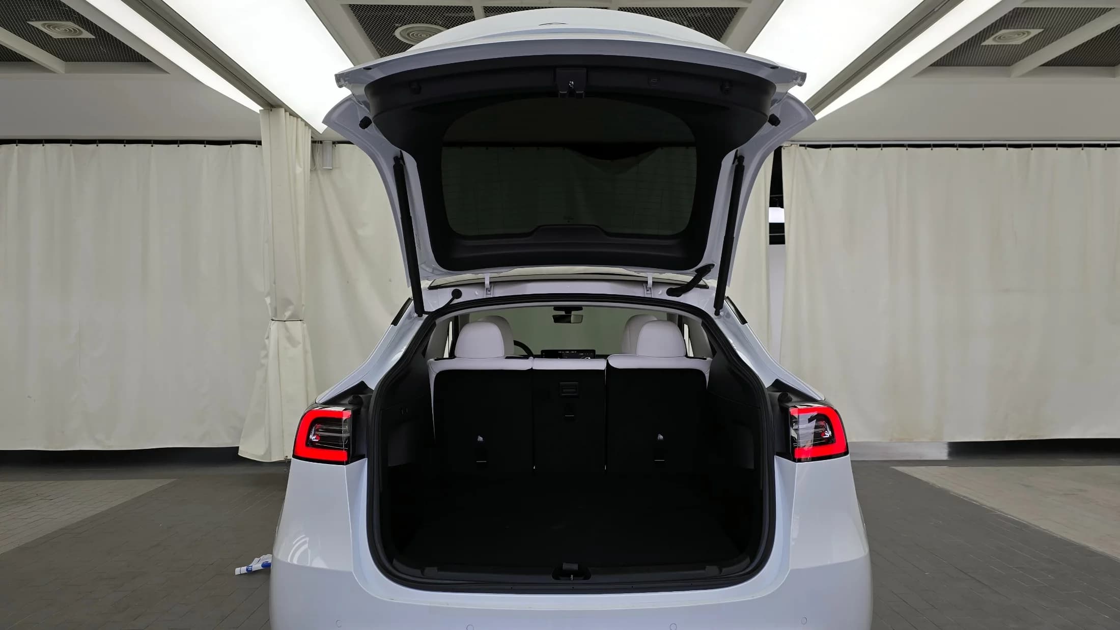Tesla Model Y Long Range, электромобиль, 2022 г. 30730 км. — фото 20