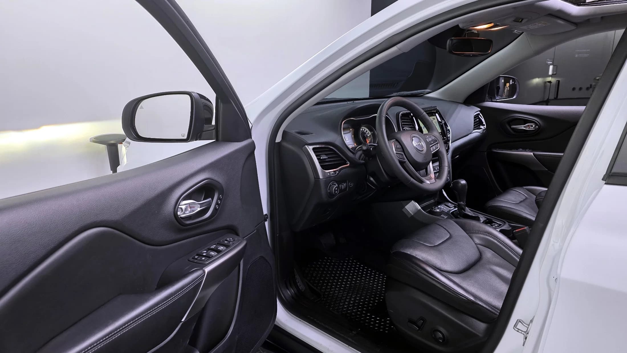 Jeep CHEROKEE 2.4 Limited AWD, 2022 г. 27169 км. — фото 10