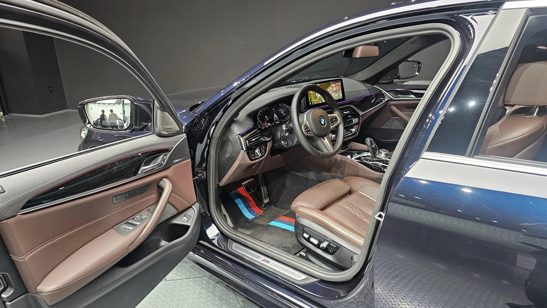 BMW 5-Series 530i M Sport Package, 2023 г. 31633 км. — фото 11