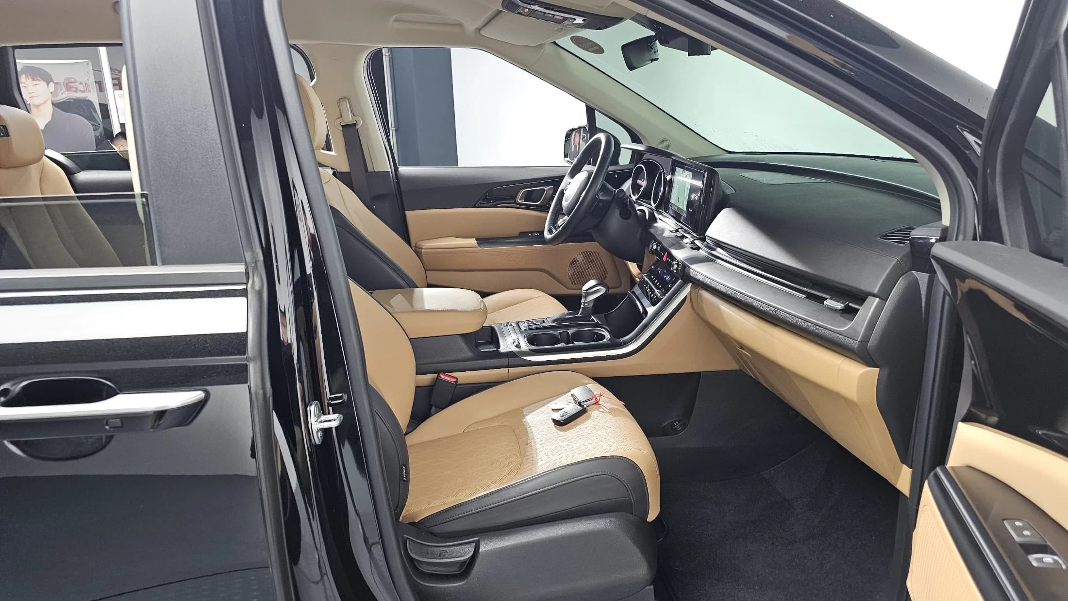 Kia Carnival 9-Seater Prestige, 2022 г. 38331 км. — фото 11