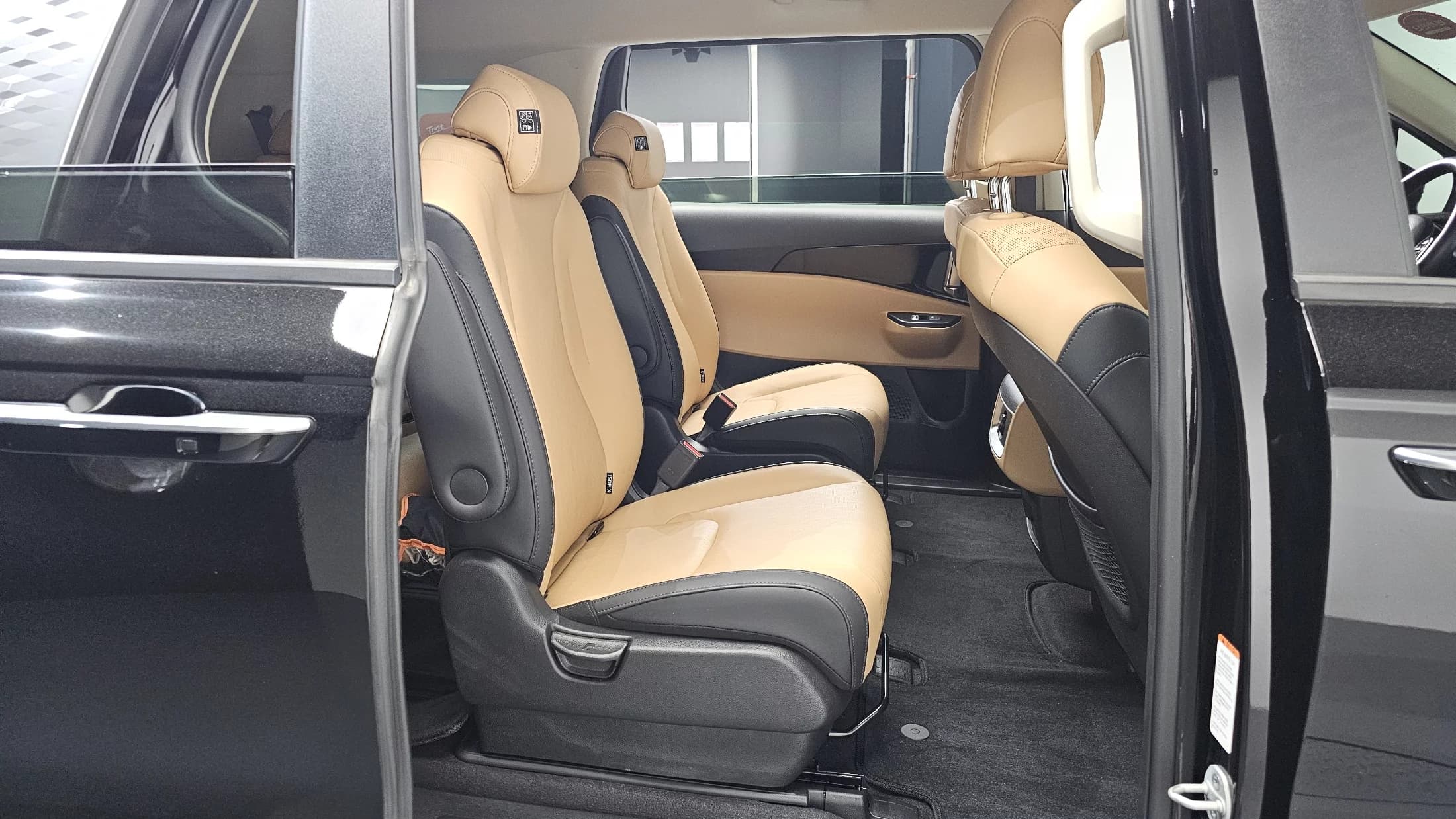Kia Carnival 9-Seater Prestige, 2022 г. 38331 км. — фото 12