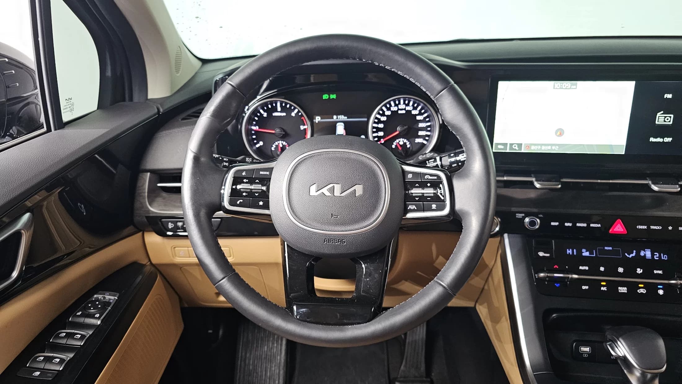 Kia Carnival 9-Seater Prestige, 2022 г. 38331 км. — фото 13