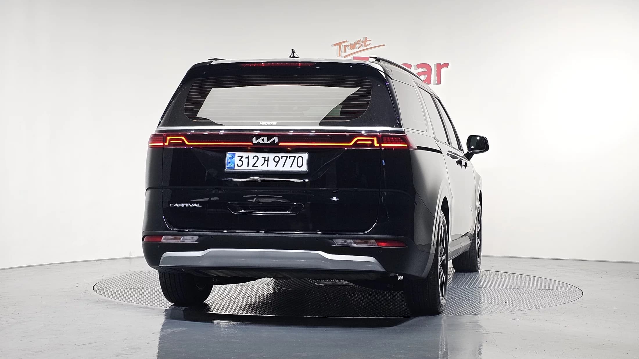 Kia Carnival 9-Seater Prestige, 2022 г. 38331 км. — фото 4