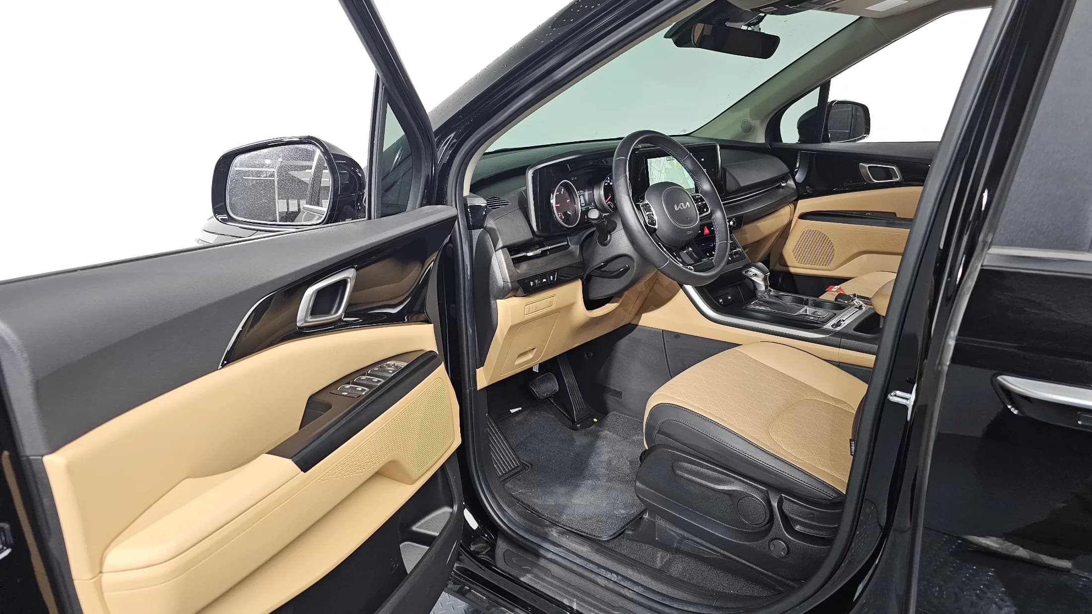 Kia Carnival 9-Seater Prestige, 2022 г. 38331 км. — фото 10