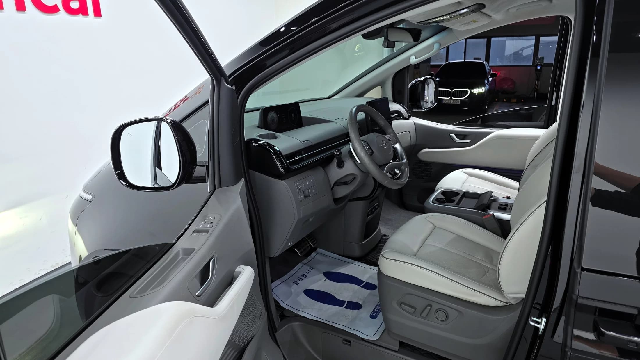 Hyundai Staria 4WD Lounge 9-Seater Limousine, 2022 г. 51542 км. — фото 11