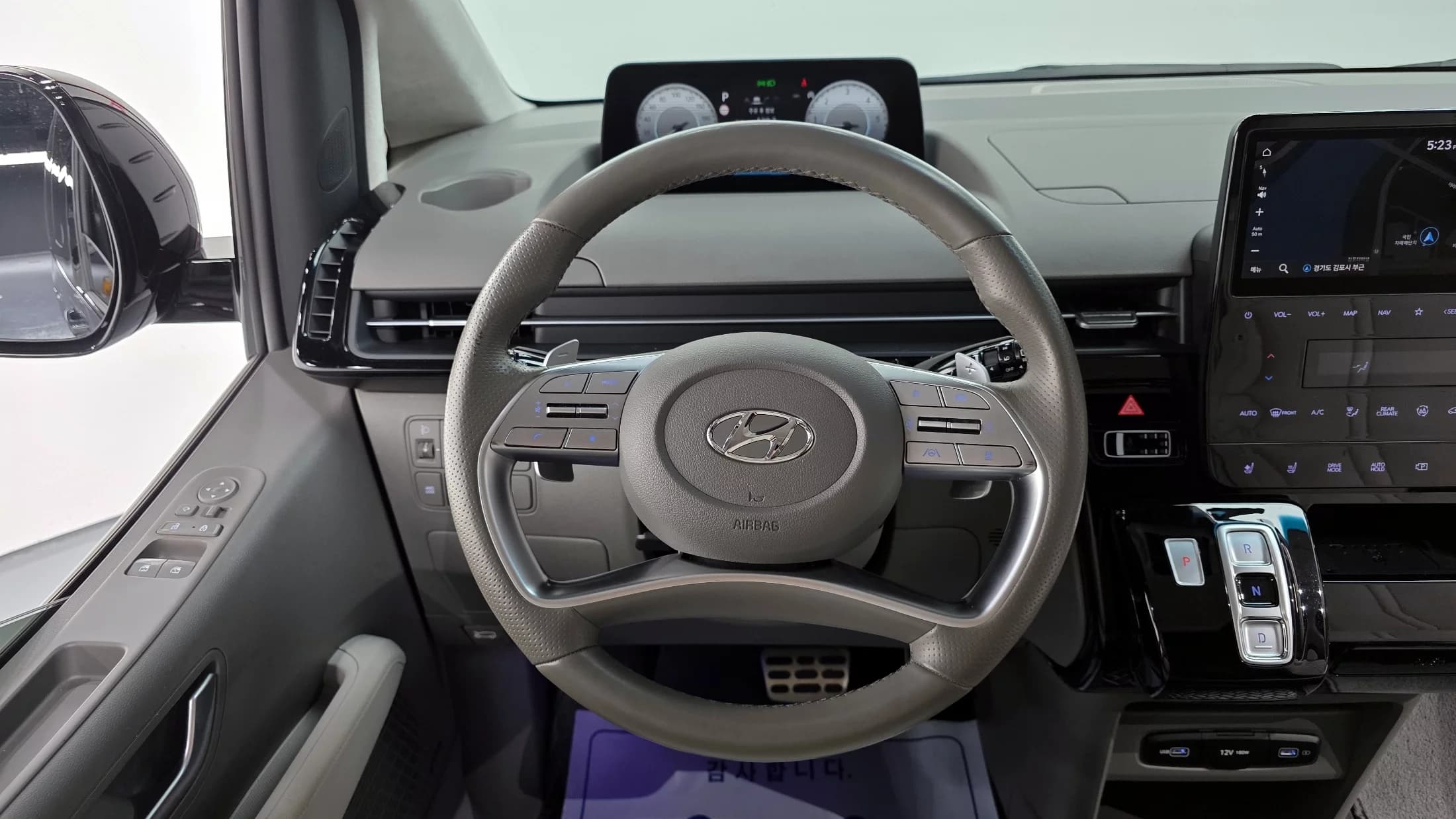 Hyundai Staria 4WD Lounge 9-Seater Limousine, 2022 г. 51542 км. — фото 13