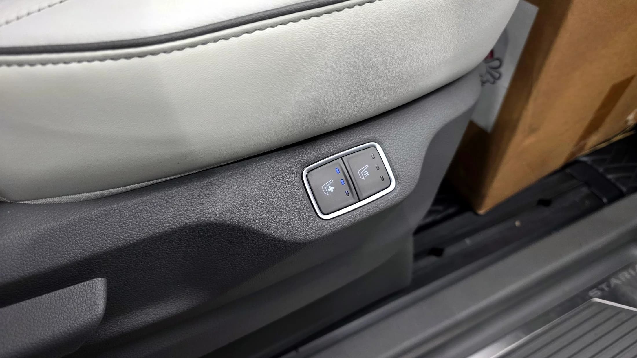 Hyundai Staria 4WD Lounge 9-Seater Limousine, 2022 г. 51542 км. — фото 18