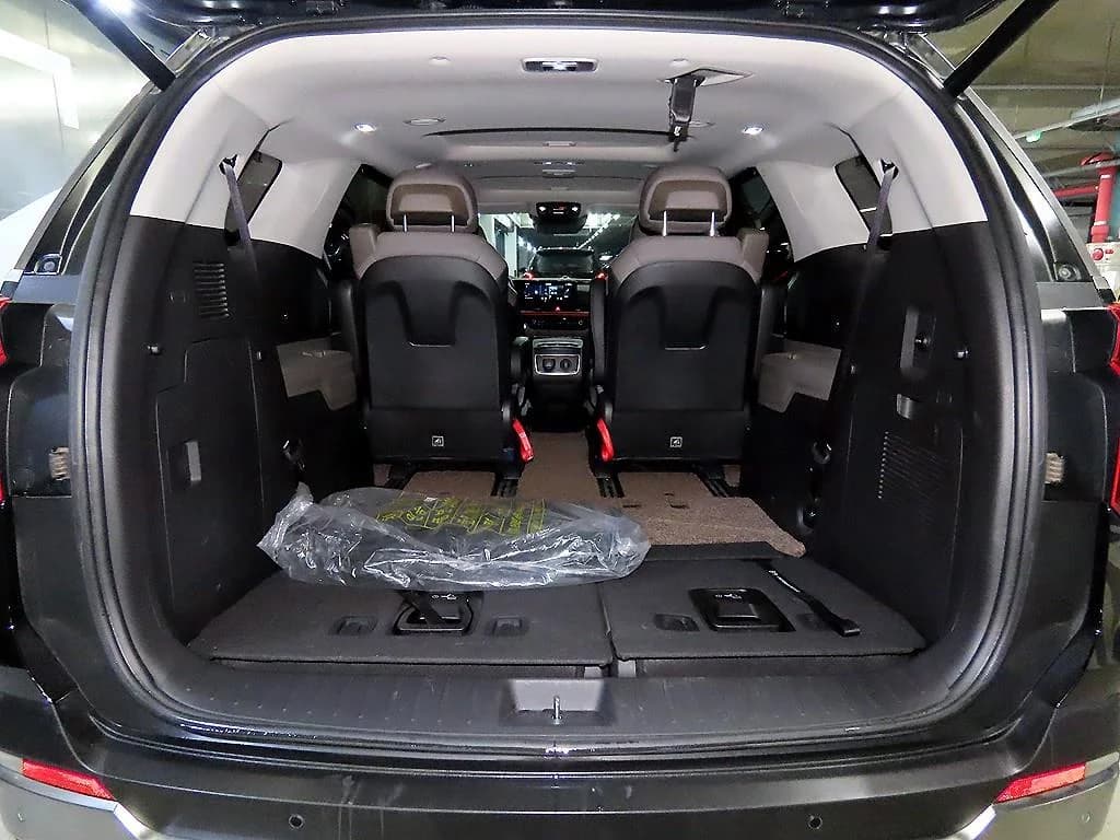 Kia Carnival HEV 7seater Signature, гибрид, 2024 г. 54656 км. — фото 15