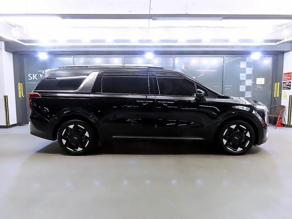 Kia Carnival HEV 7seater Signature, гибрид, 2024 г. 54656 км. — фото 3