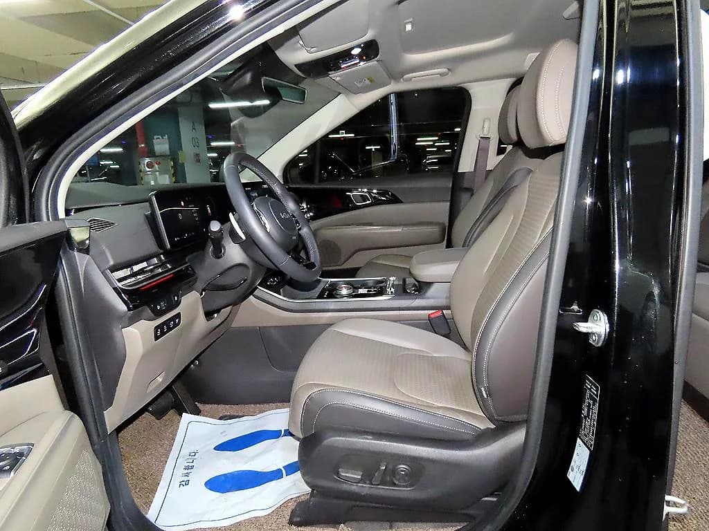 Kia Carnival HEV 7seater Signature, гибрид, 2024 г. 54656 км. — фото 6