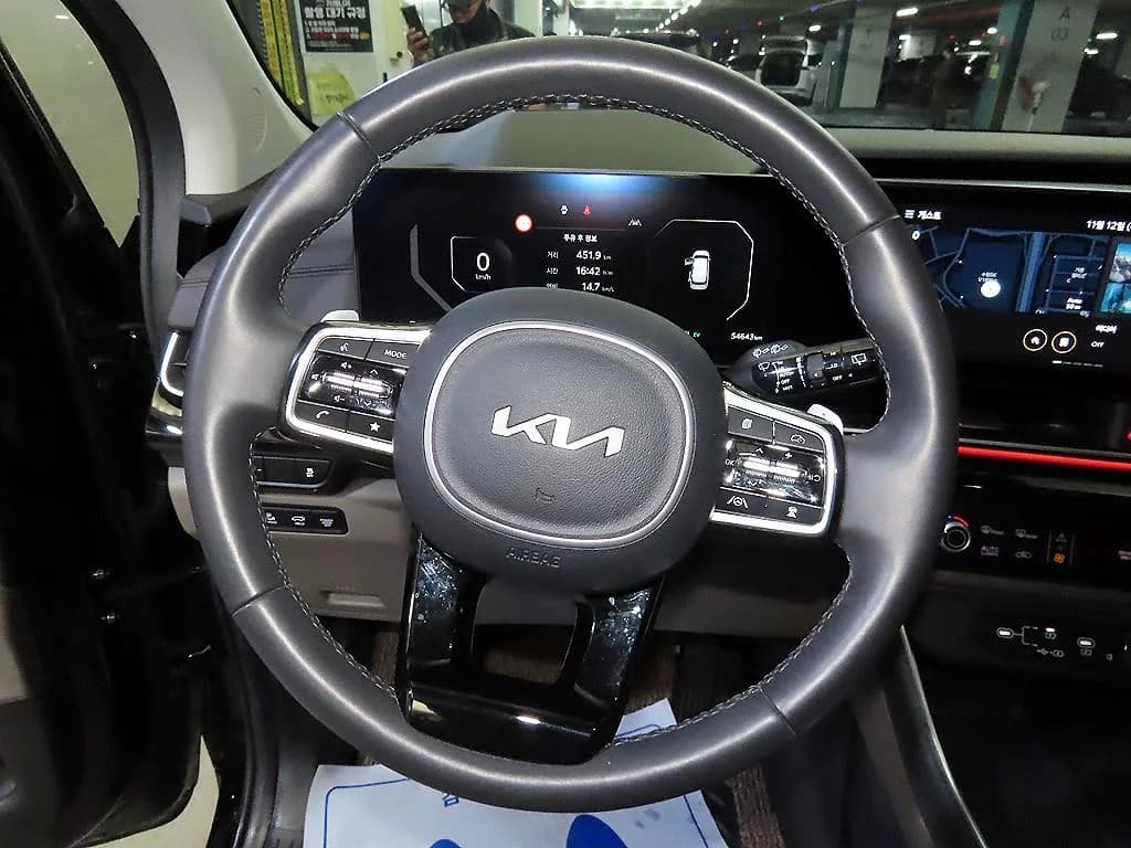 Kia Carnival HEV 7seater Signature, гибрид, 2024 г. 54656 км. — фото 8