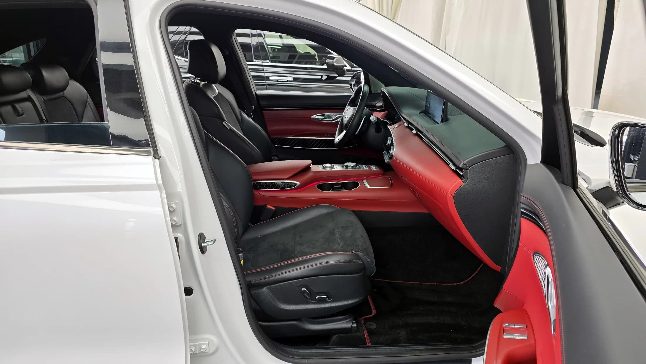 Genesis GV70 2.5T Gasoline AWD, 2022 г. 50112 км. — фото 11