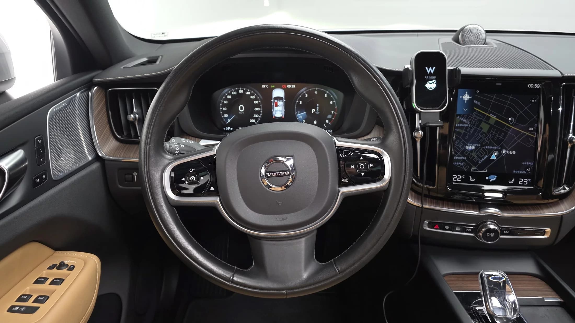 Volvo XC60 B5 Inscription, 2021 г. 75303 км. — фото 13