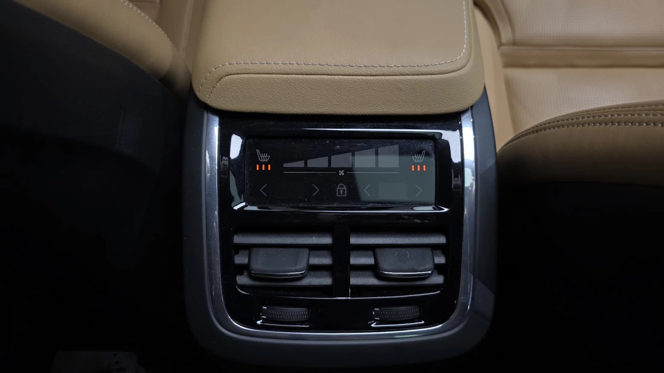 Volvo XC60 B5 Inscription, 2021 г. 75303 км. — фото 19